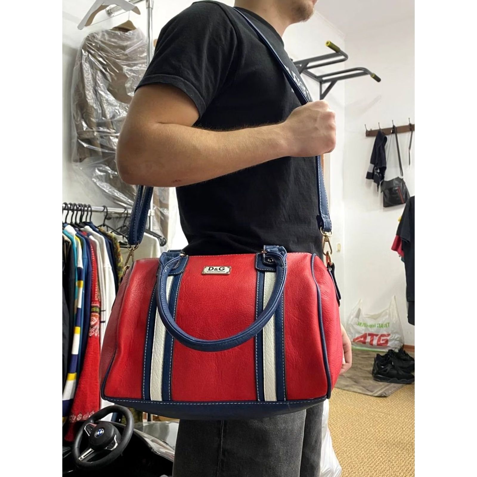 Dolce & Gabbana VINTAGE Dolce&Gabbana Leather Shoulder Bag Metal Logo Women Red Shoulder Bag Women Red Metallic Leather Sicily 90s/Metal Theme Size ONE SIZE - 2 Thumbnail