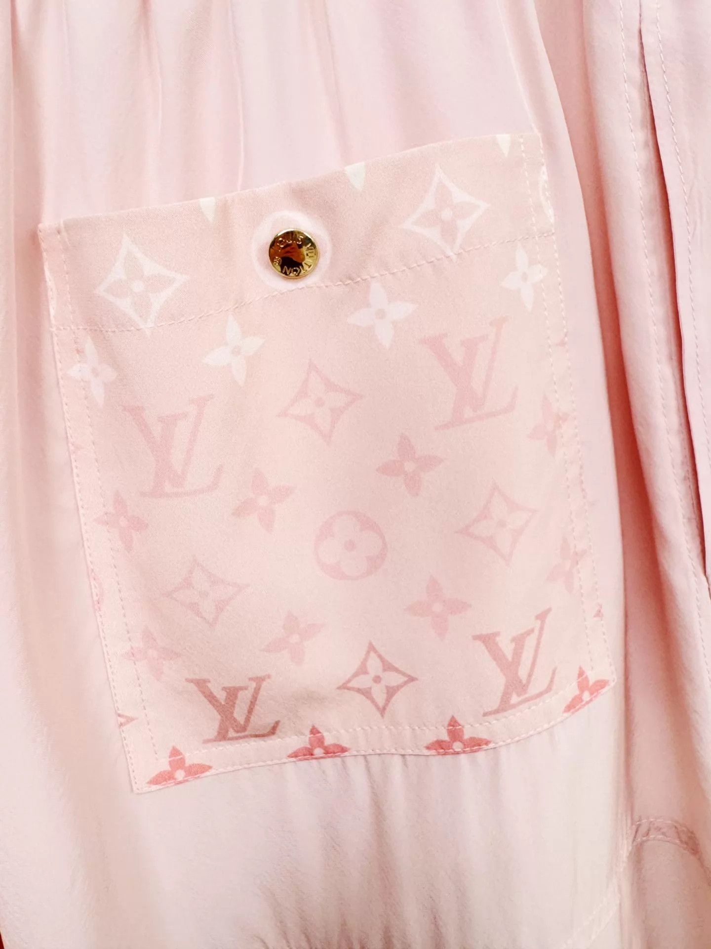 Louis Vuitton LV Silk Shorts 44 Like New Worn 2x Size 32" / US 10 / IT 46 - 5 Thumbnail