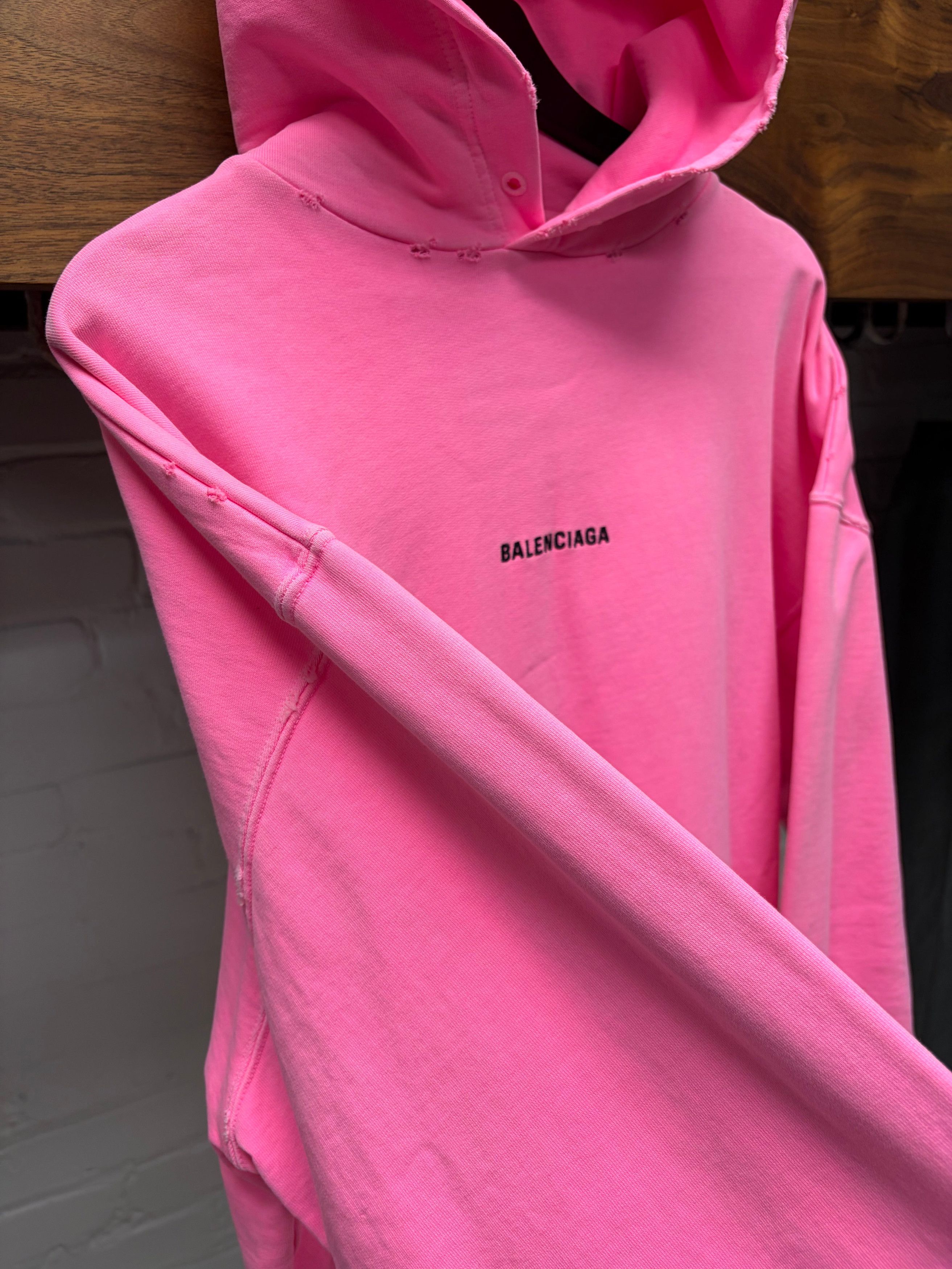 Balenciaga 2022 Balenciaga Minimal Logo Pink/Black Hoodie Size US M / EU 48-50 / 2 - 2 Thumbnail