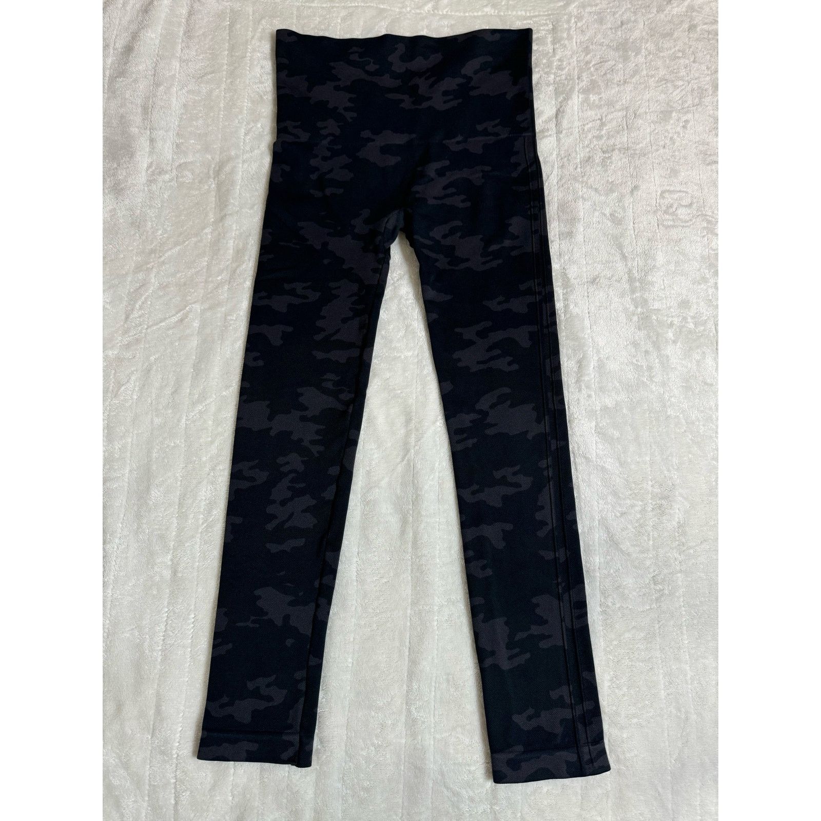 Spanx Spanx Camo Gray Black Slimming Legging Women Size M USED Size 30" / US 8 / IT 44 - 2 Thumbnail