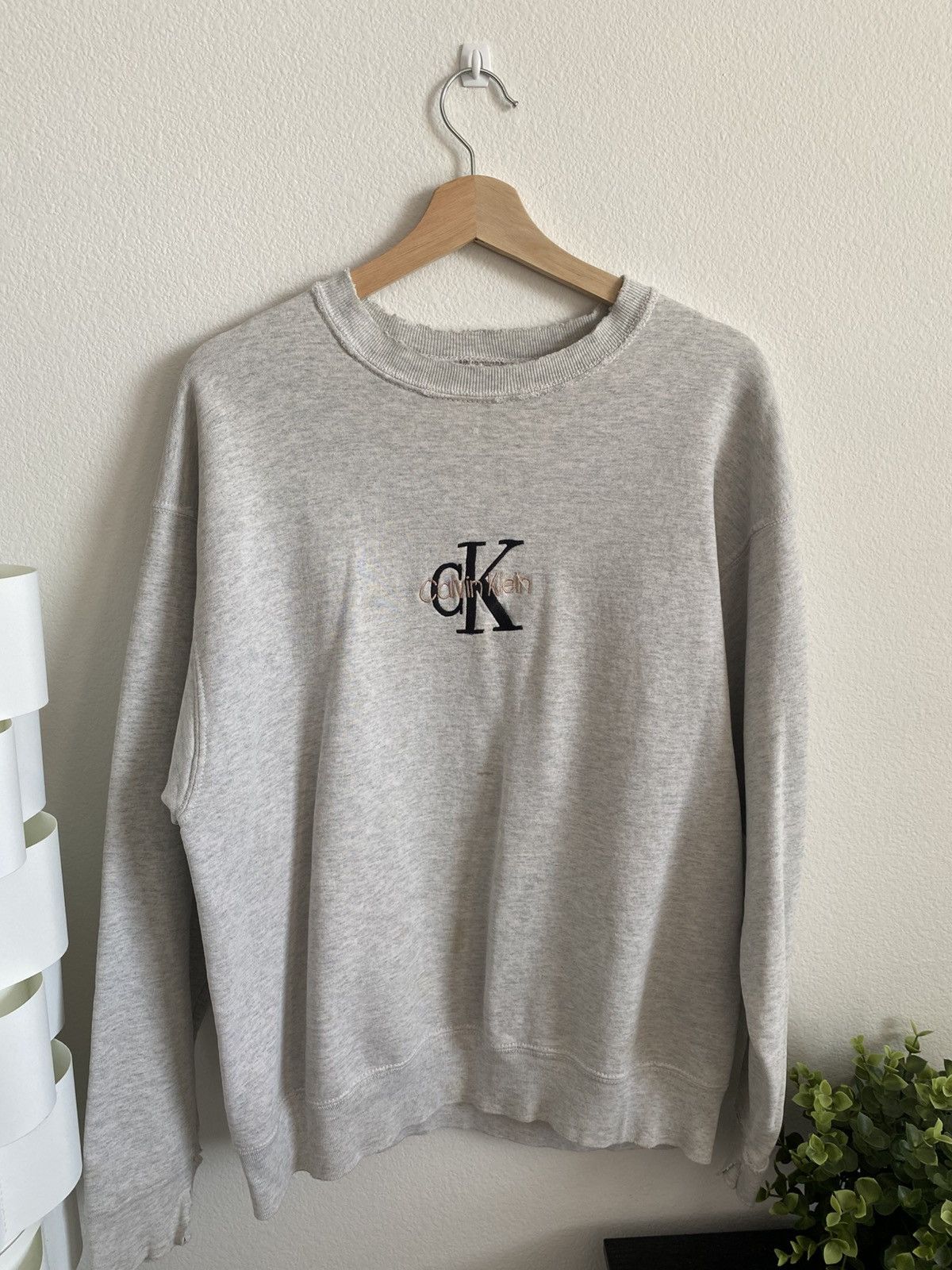 Calvin Klein Vintage Thrashed 90s Calvin Klein Crewneck Sweatshirt Size US L / EU 52-54 / 3 - 1 Thumbnail