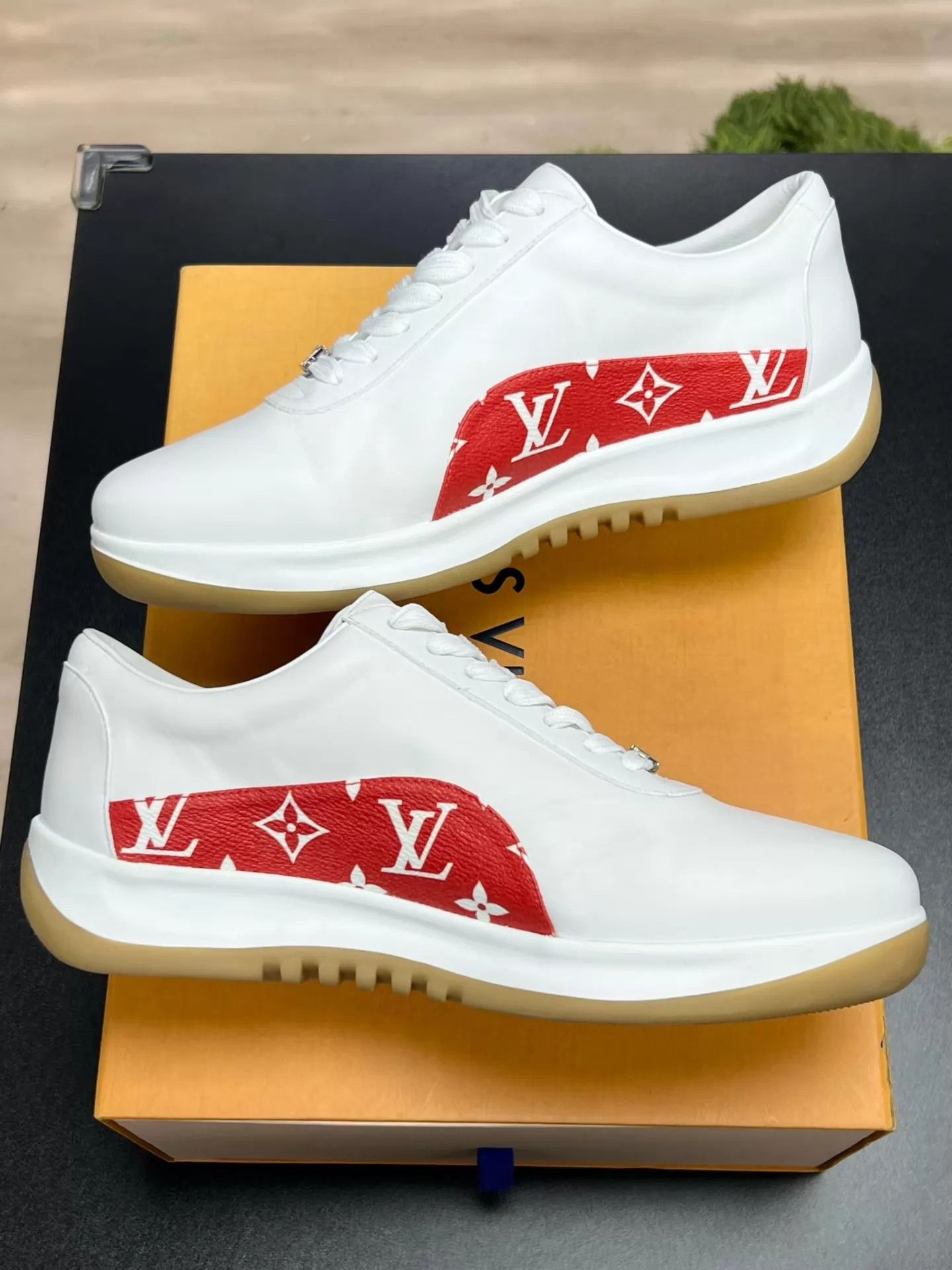 Louis Vuitton Louis Vuitton x Supreme Platform Low Top UK7.5/41.5 Size US 8.5 / EU 41-42 - 6 Thumbnail