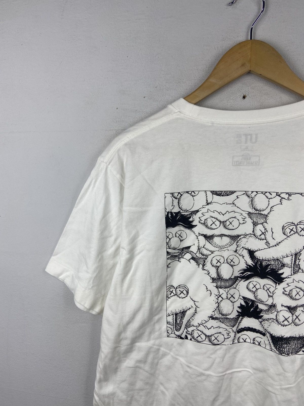 Kaws × Other × Uniqlo KAWS PHOTOPRINT TEE Size US XL / EU 56 / 4 - 2 Thumbnail