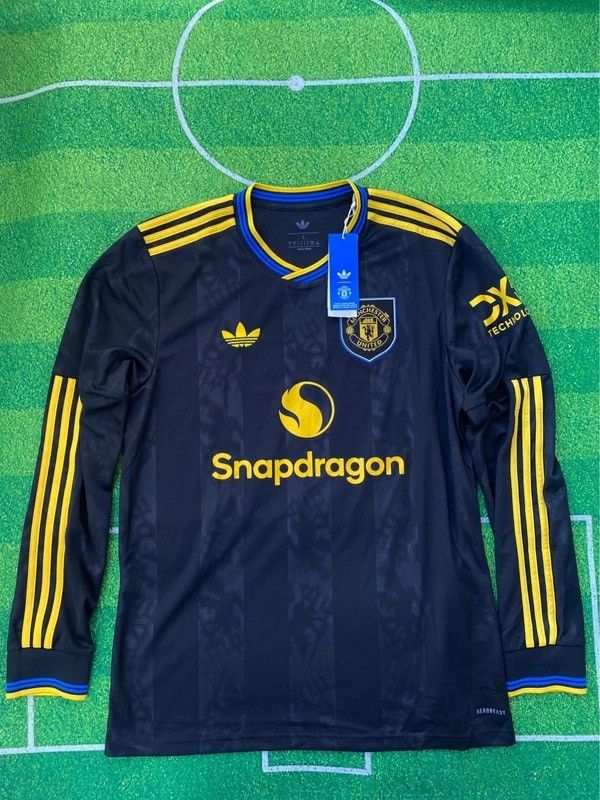 Adidas Adidas Manchester United Long Sleeve soccer Shirt, Size L Size US L / EU 52-54 / 3 - 1 Thumbnail