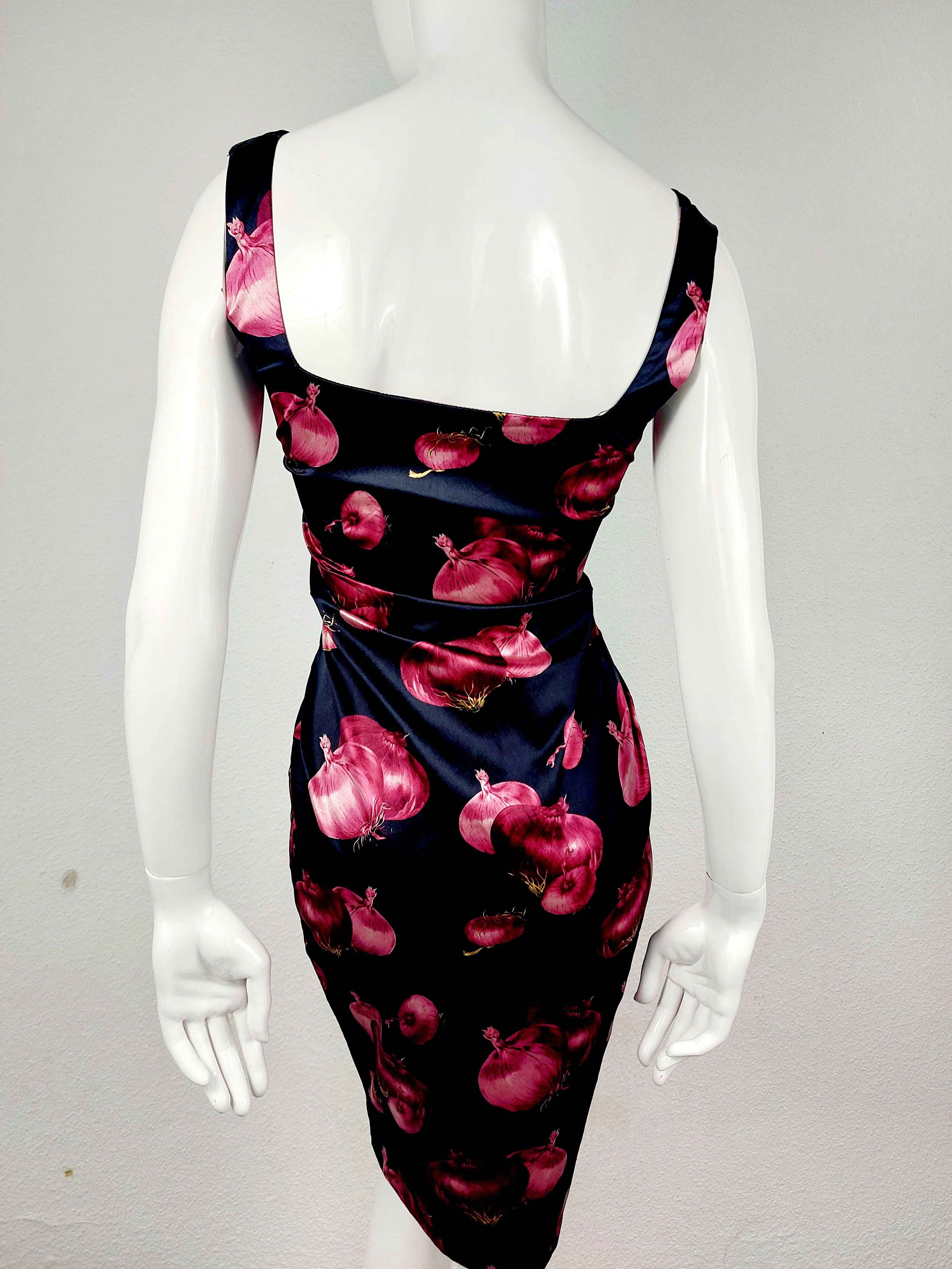 Dolce & Gabbana Runway Dolce & Gabbana Red Onions 1999 Kendall Jenner Dress Size XS / US 0-2 / IT 36-38 - 11 Thumbnail