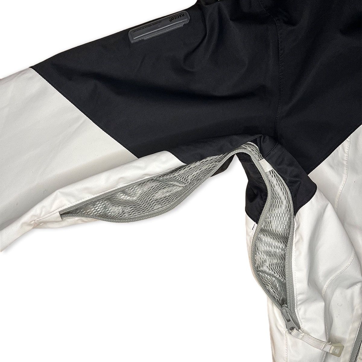 Oakley 2012 Oakley Highly Technical Ventilated Recco Jacket Size US S / EU 44-46 / 1 - 11 Thumbnail