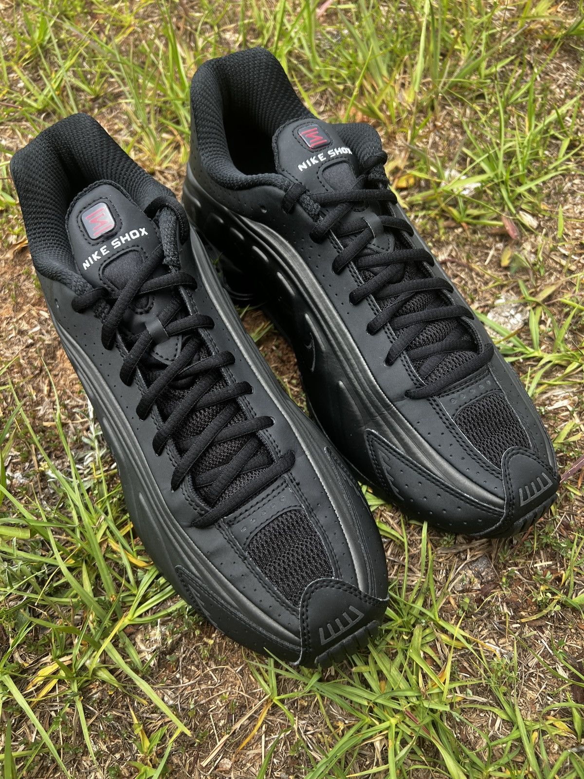 Nike CLEAN Nike size 10.5 Mens Shox R4 Triple Black shoes Size US 10.5 / EU 43-44 - 8 Thumbnail