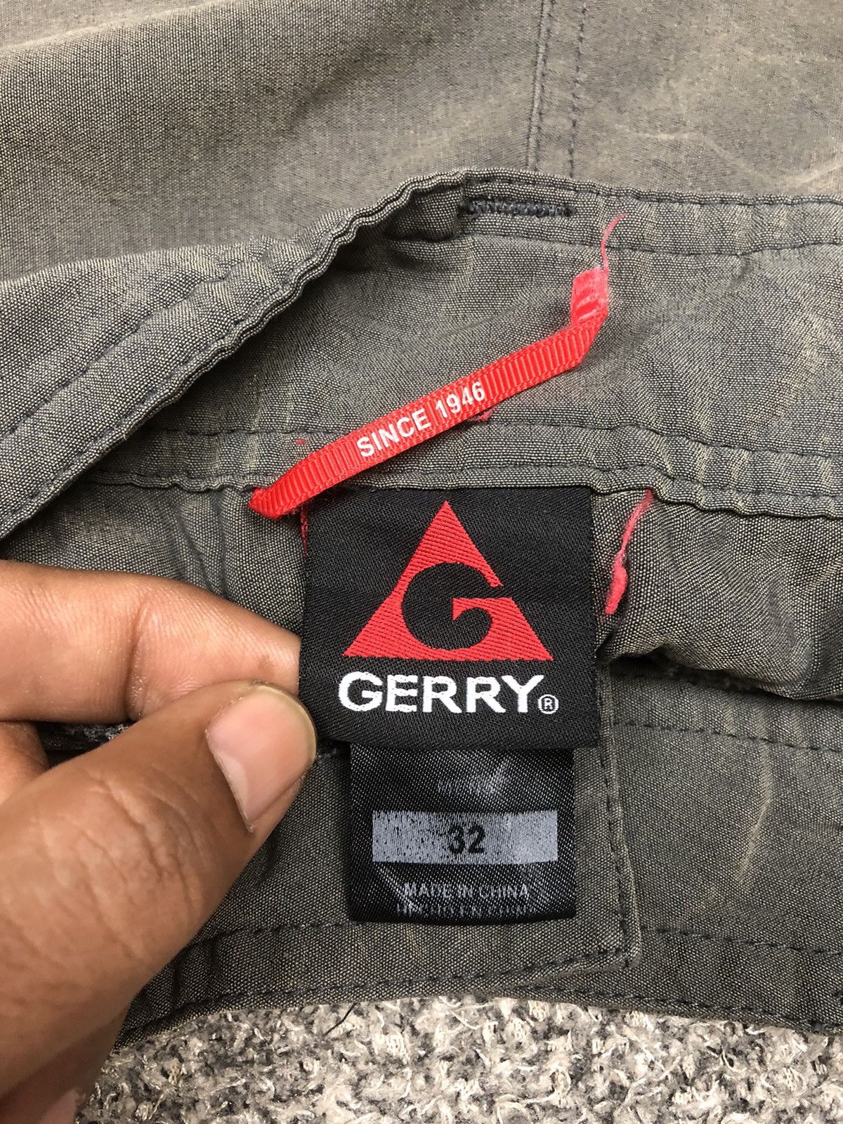 Carhartt × Japanese Brand × Vintage Vintage Y2K Gerry Outdoor 6 Pocket Shortpants Size US 32 / EU 48 - 16 Thumbnail