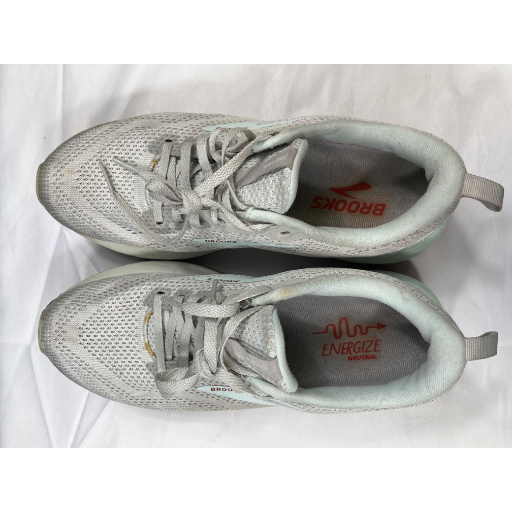 Brooks Brooks Womens Gray White Revel 6 Running Shoes Size 9.5 Sku Size US 9.5 / IT 39.5 - 8 Thumbnail