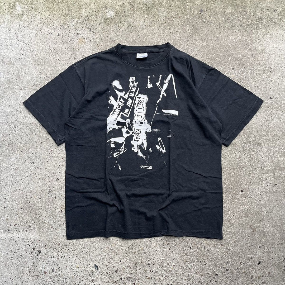 Band Tees × Vintage 90’s Sex Pistols “Anarchy in UK” Tshirt vintage black Size US L / EU 52-54 / 3 - 1 Thumbnail