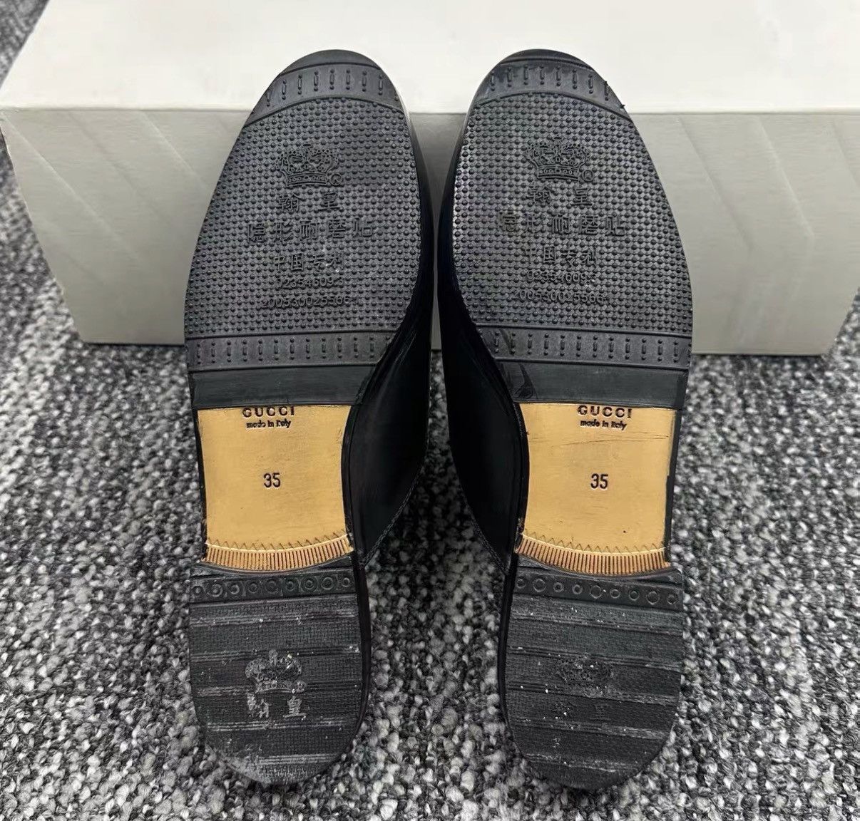 Gucci Gucci Logo Mule Slippers J42 Size US 5 / IT 35 - 6 Thumbnail