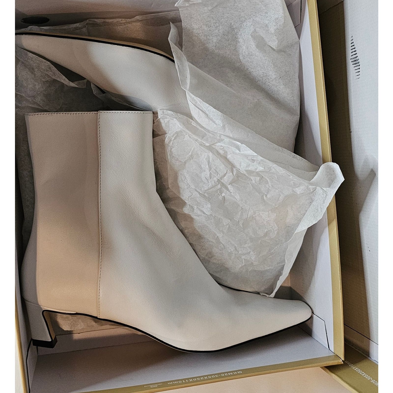 Michael Kors Michael Kors Cosmo Leather Kitten Boot Size US 6 / IT 36 - 13 Thumbnail