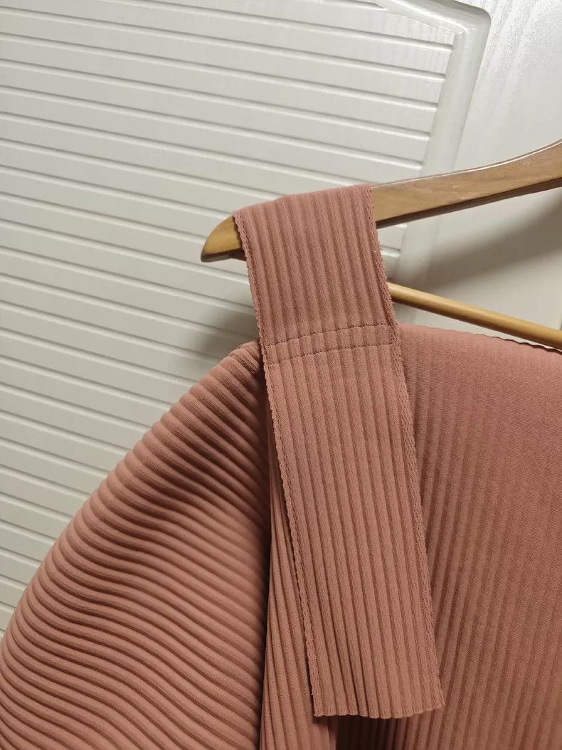 Other Issey Miyake/三宅一生 Pink off-the-shoulder top Size M / US 6-8 / IT 42-44 - 2 Thumbnail