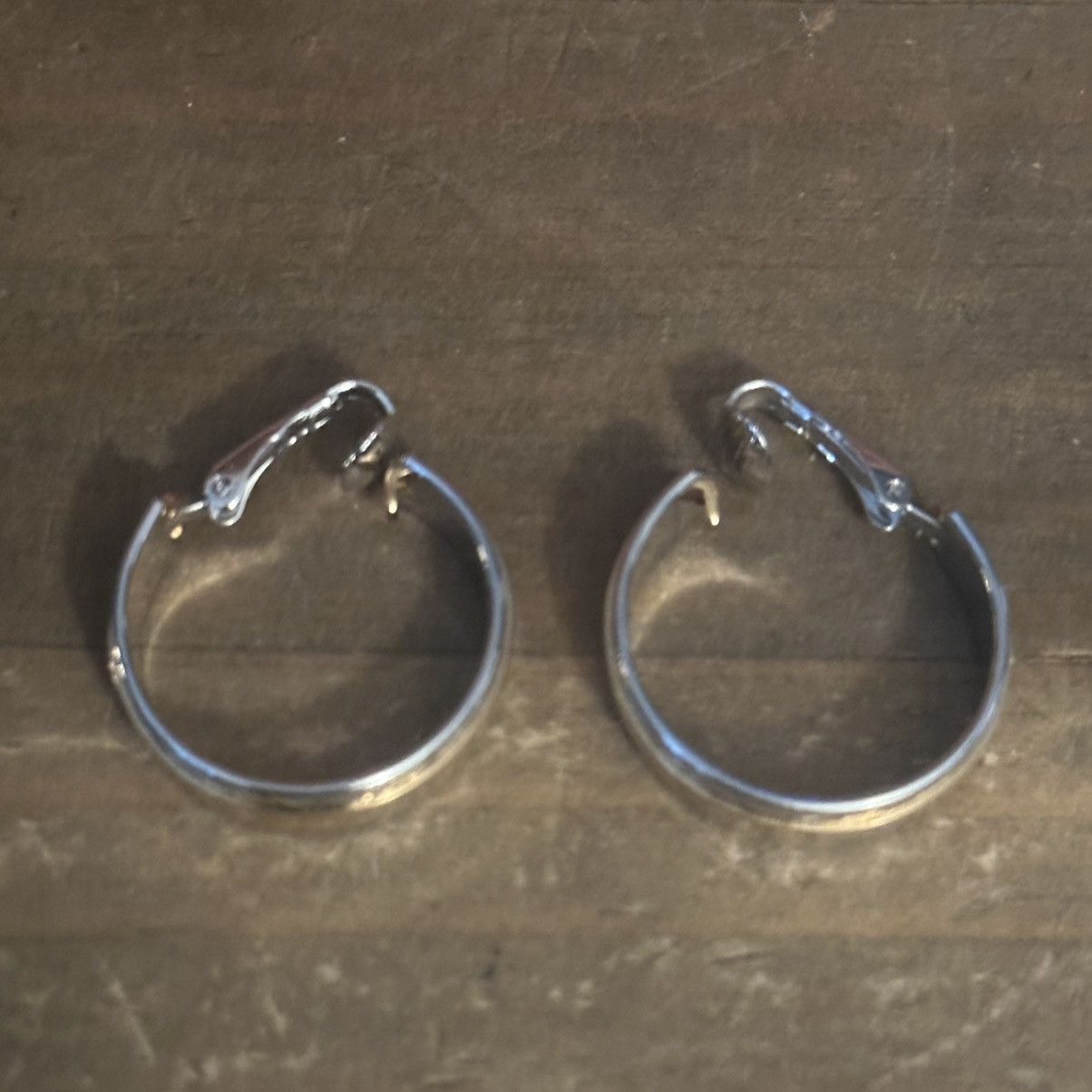 Vintage Vintage Avon clip on two tone hammered hoop earrings Size ONE SIZE - 6 Thumbnail