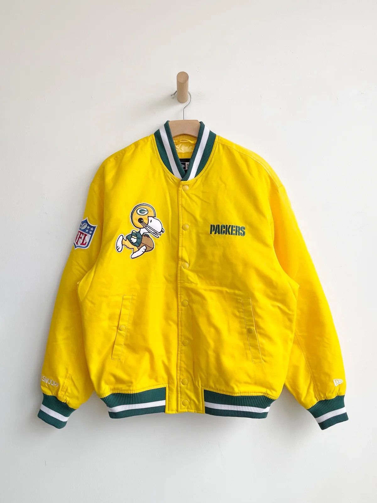 image of New Era Snoopy + Peanuts Greenbay Packers Bomber Jacket in Yellow, Men's (Size Medium)