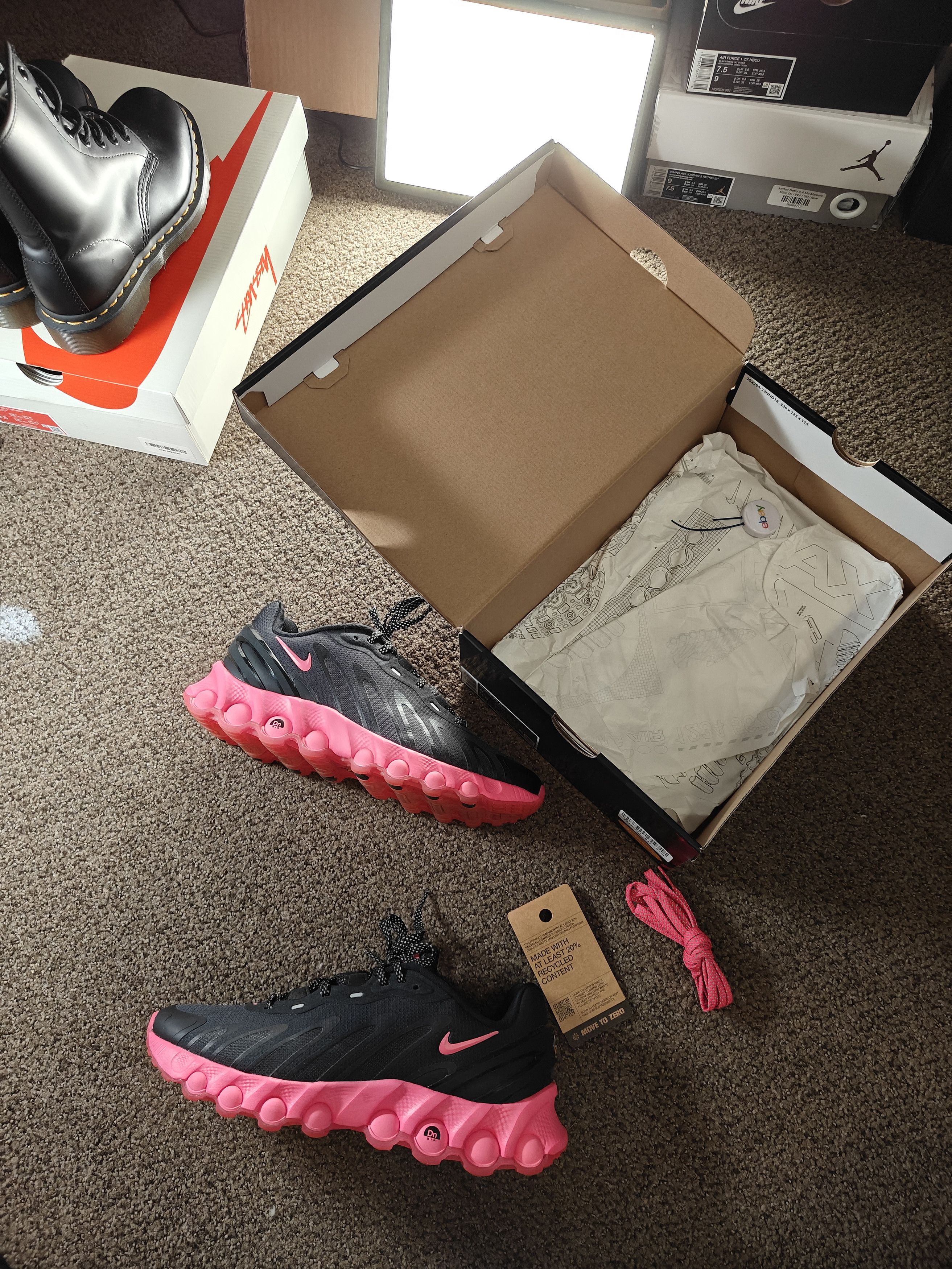 Nike Nike Air max dn8 friends and family hyper pink - WORN ONCE Size US 8 / EU 41 - 9 Thumbnail