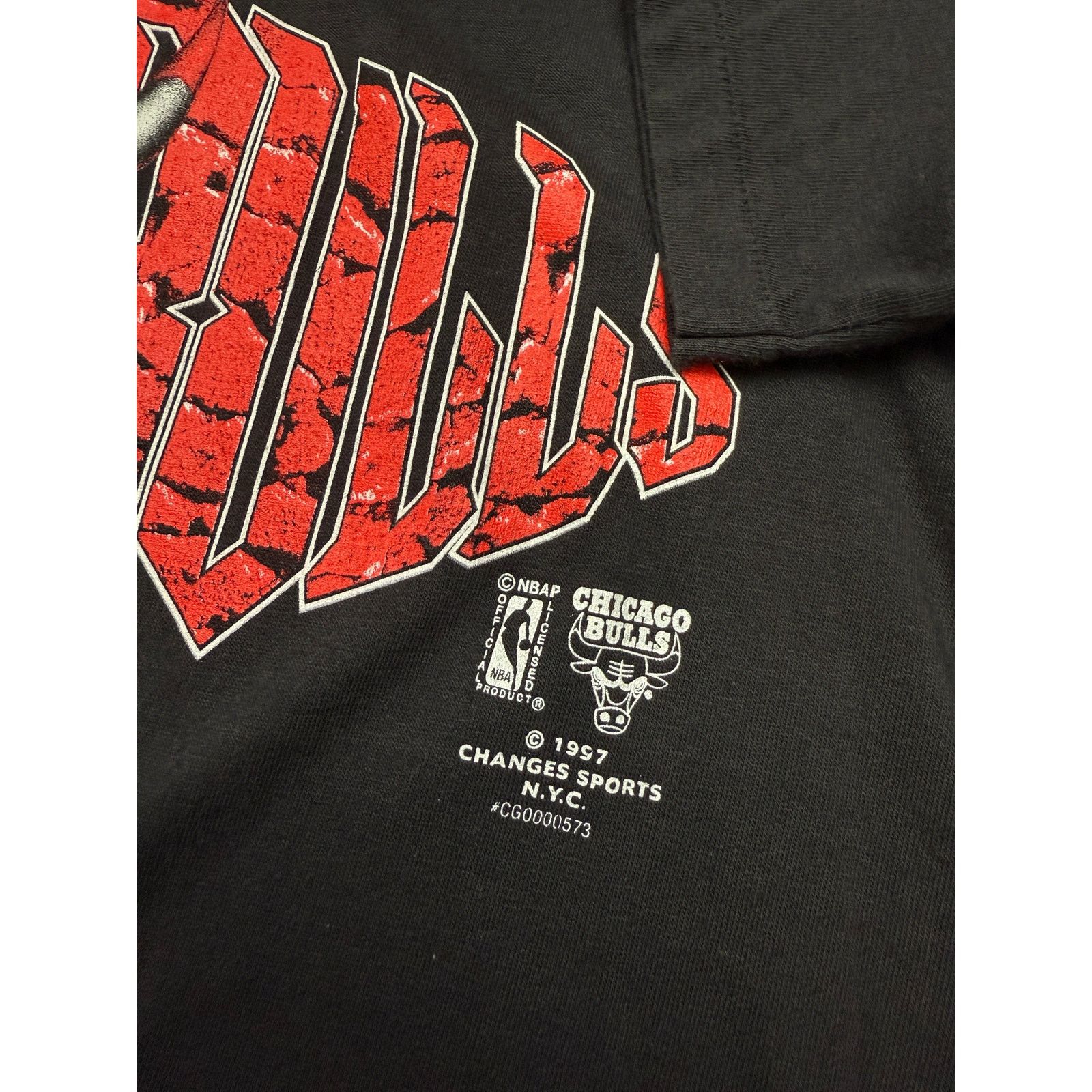 Vintage Vintage 1997 Chicago Bulls NBA Spell Out Changes Sports L Size US L / EU 52-54 / 3 - 4 Thumbnail