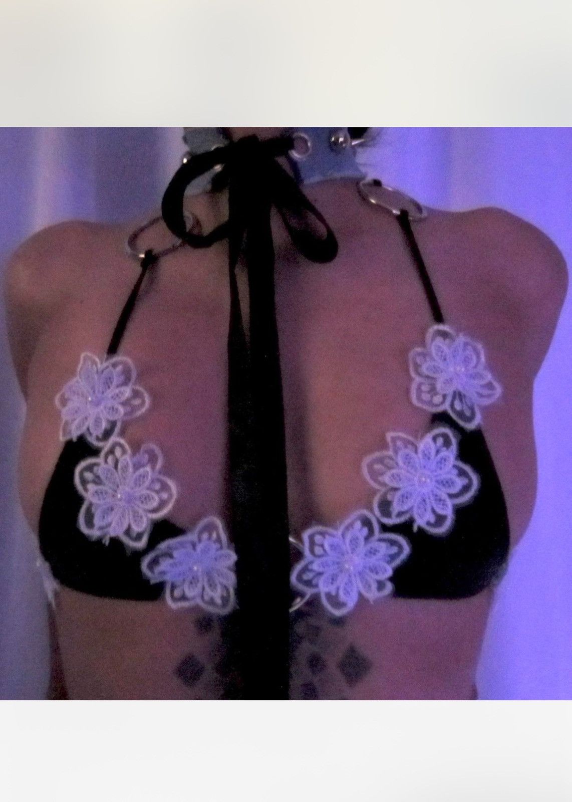 Designer × Other small bikini top 🤍 ♻️ It features a white flower pattern Size ONE SIZE - 6 Thumbnail