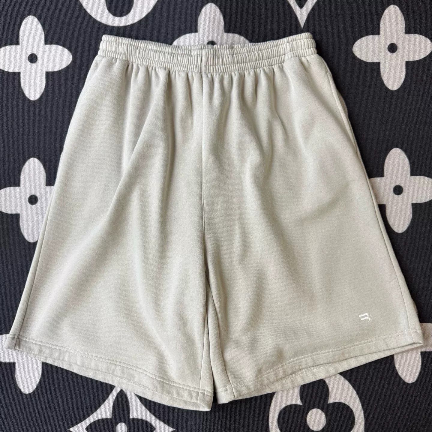 Balenciaga Balenciaga White Logo Shorts M Size US 28 / EU 44 - 1 Thumbnail