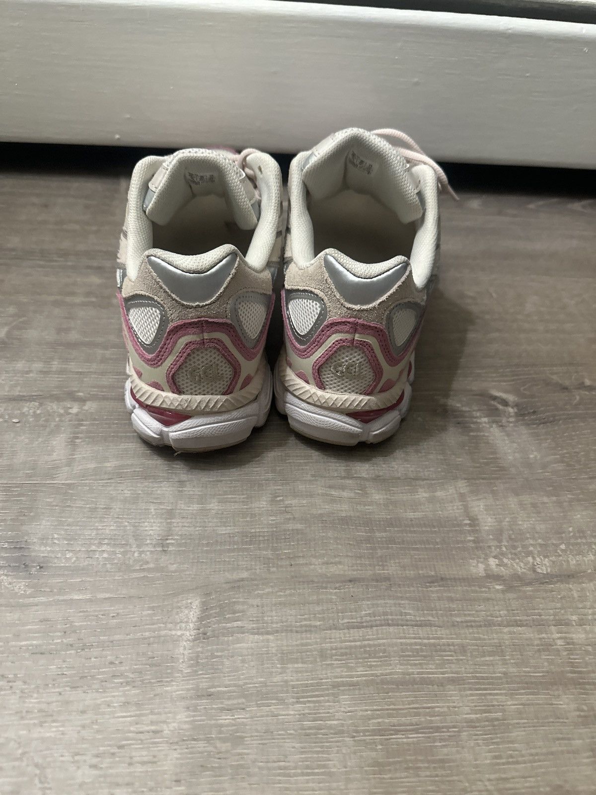 Asics Creme and pink asics Size US 11 / EU 44 - 2 Thumbnail