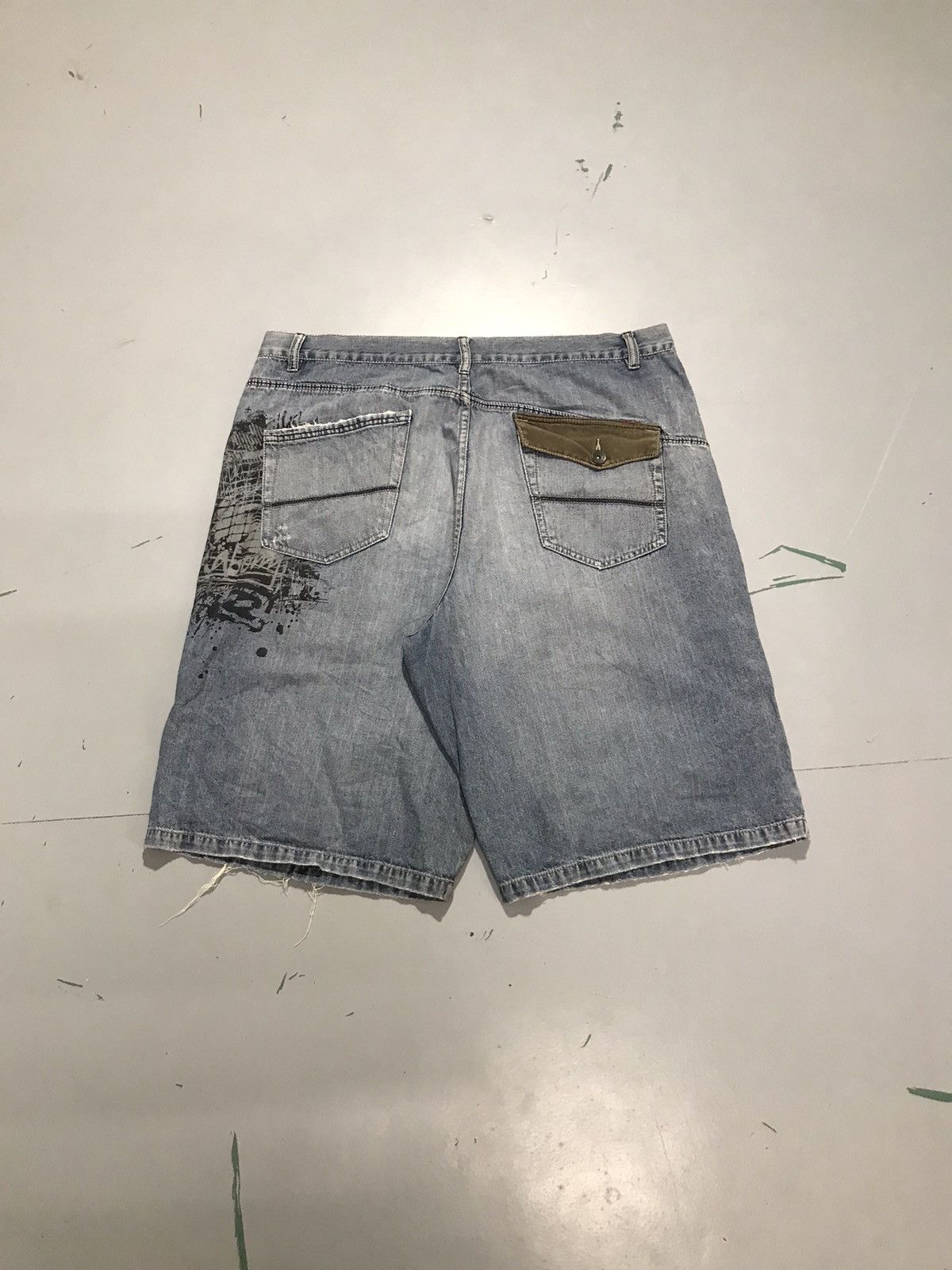 Billabong Vintage billabong denim jort Size US 40 / EU 56 - 2 Thumbnail