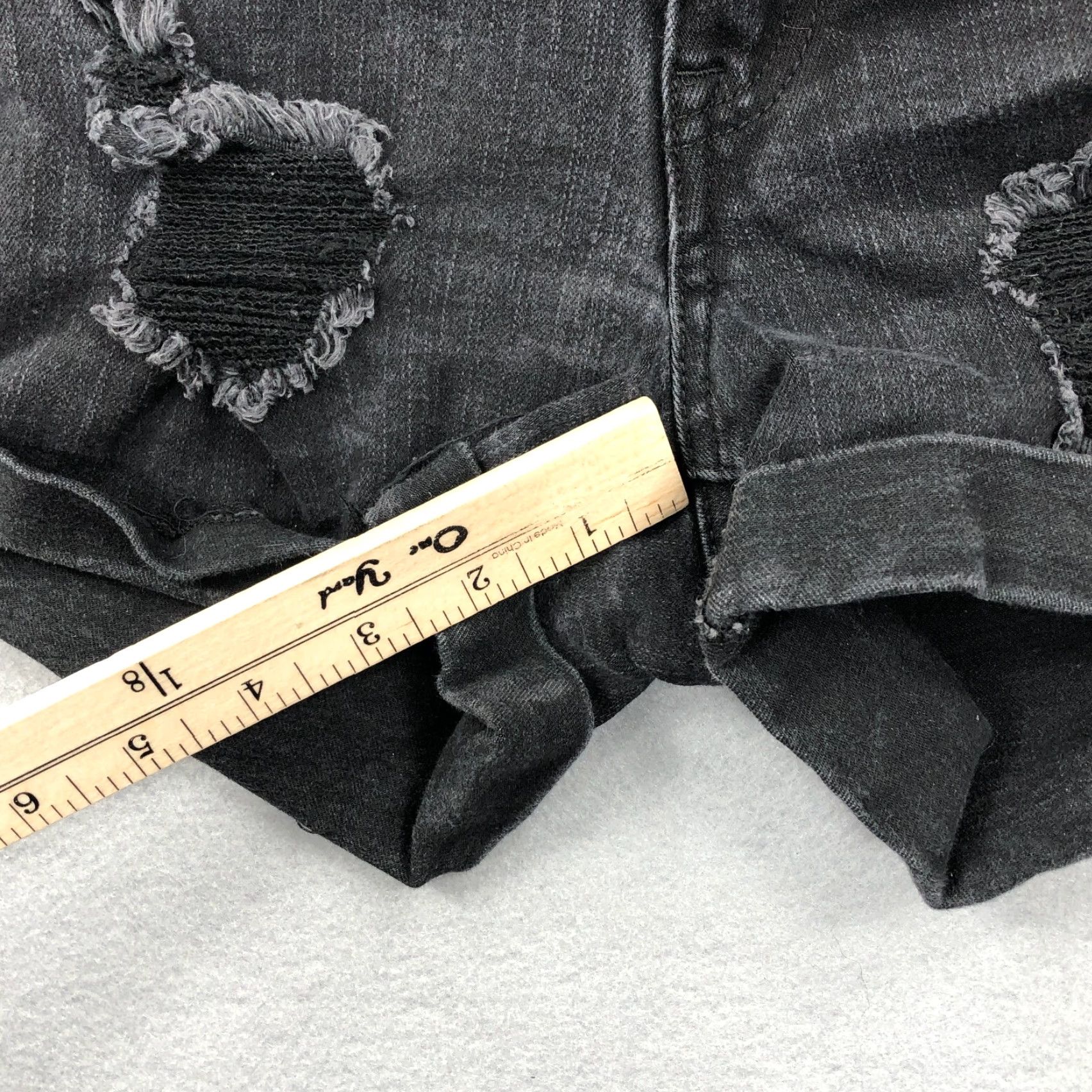 Vintage Aero Shorts Women 6 Black Cut Off High Rise Midi Rolled Cuff Distressed Jorts Size 28" / US 6 / IT 42 - 6 Thumbnail