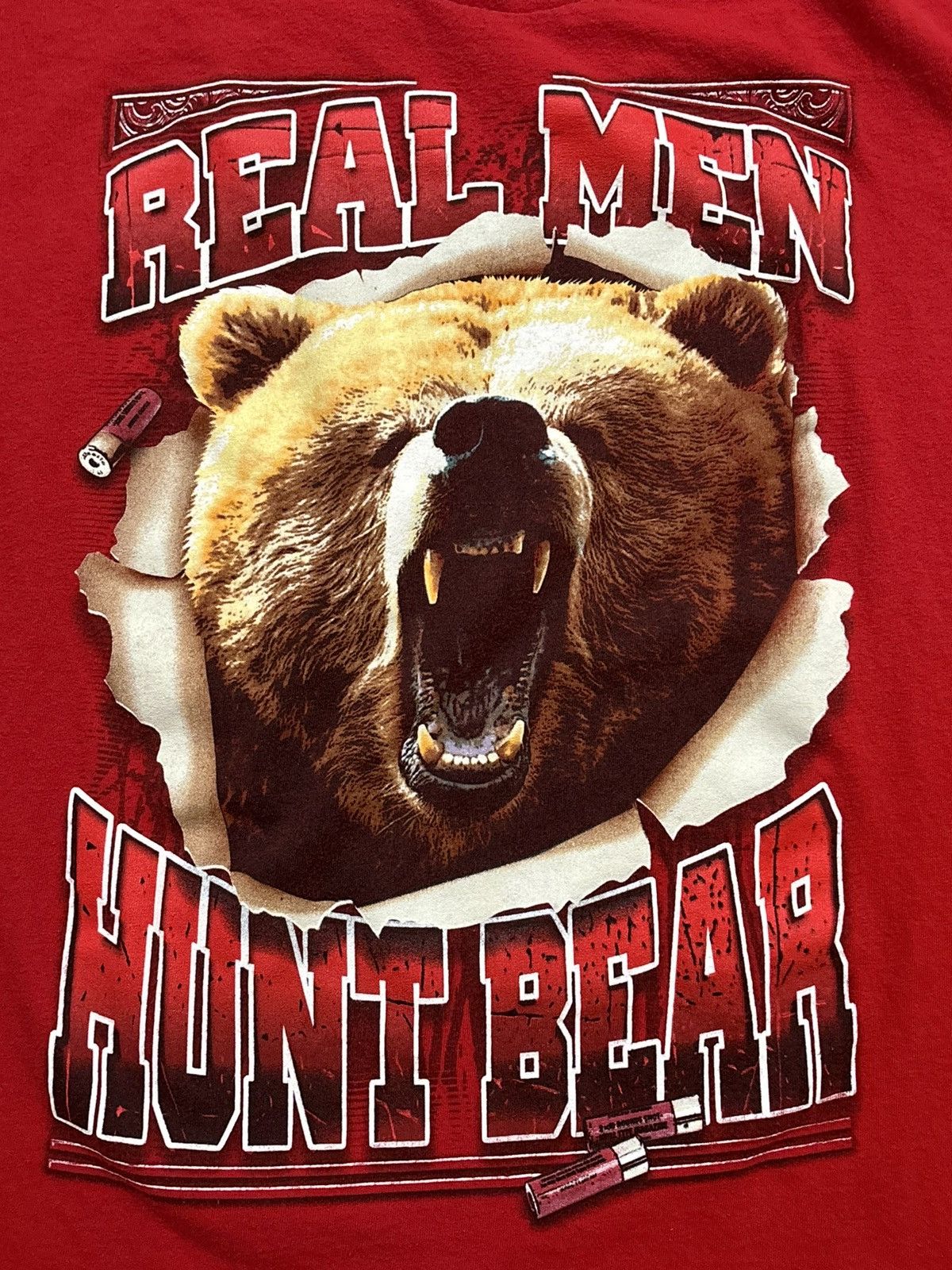 Delta × Hunt Club × Vintage Real Men Hunt Bear Shotgun Shell Grizzly Tee Red XL Size US XL / EU 56 / 4 - 2 Thumbnail