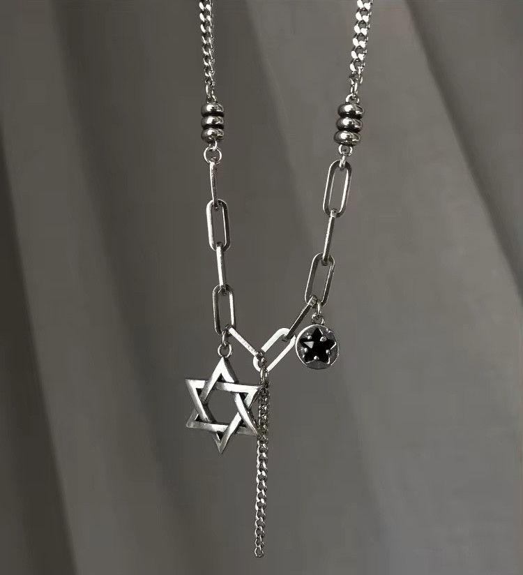 Vintage Spider Pendants Necklaces Size ONE SIZE - 6 Thumbnail