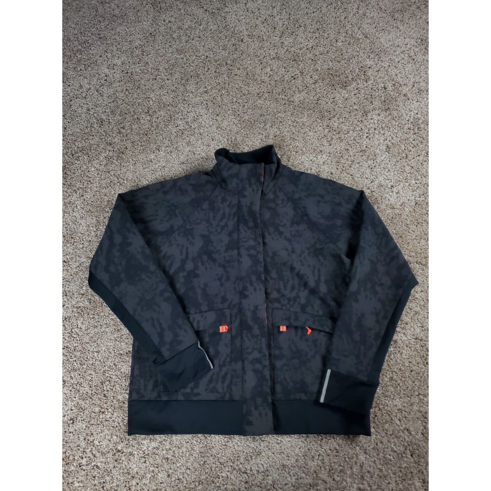 New Balance New Balance Impact Reflective Jacket Womens Large Gray Digital Camo NB Heat NWT Reflective Full Zip Windbreaker Running & Jogging Coat Size L / US 10 / IT 46 - 2 Thumbnail