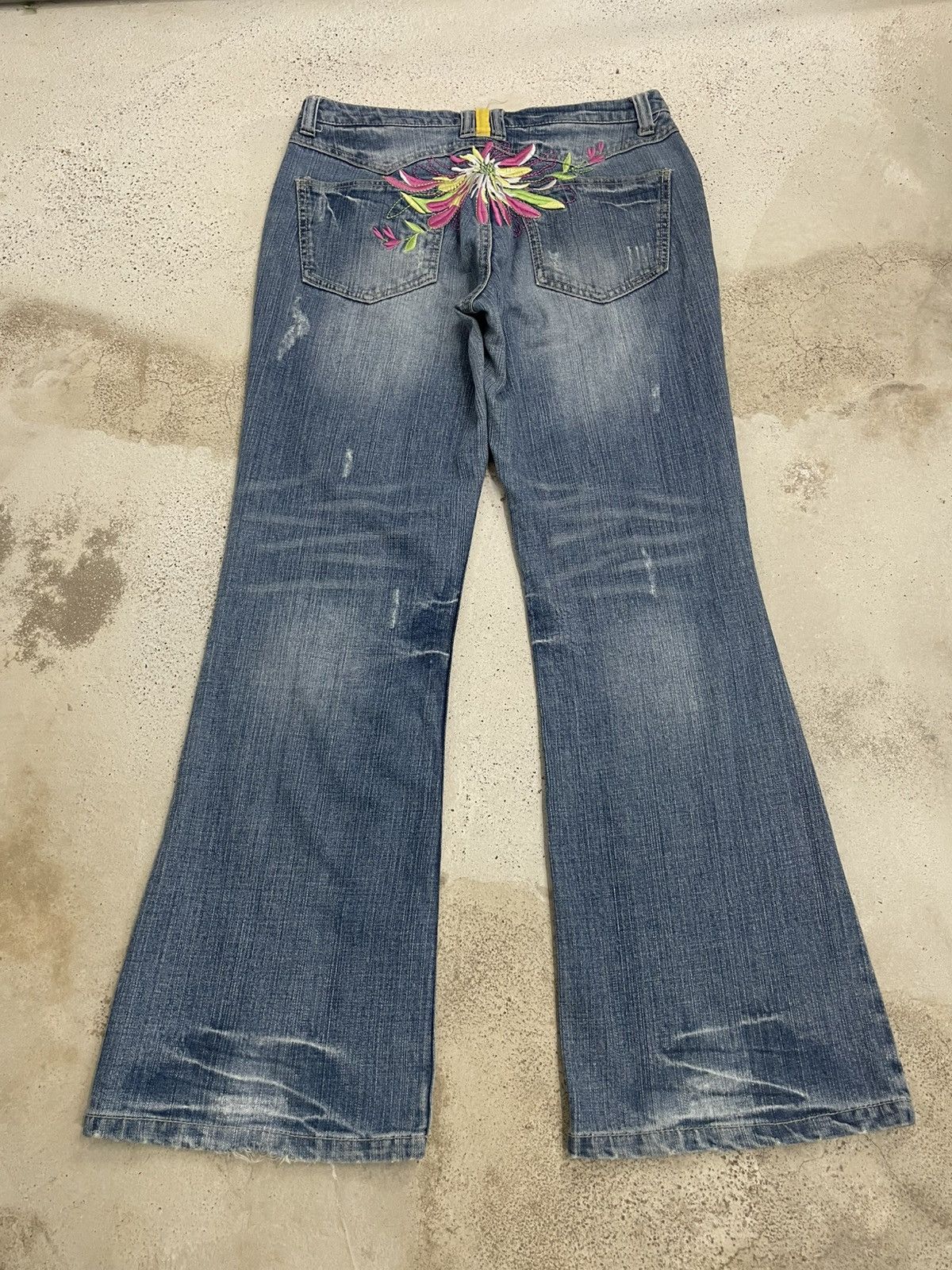 Japanese Brand Sick Flare Embroidery Red Pepper Motive Whisker Distressed Size US 30 / EU 46 - 3 Thumbnail