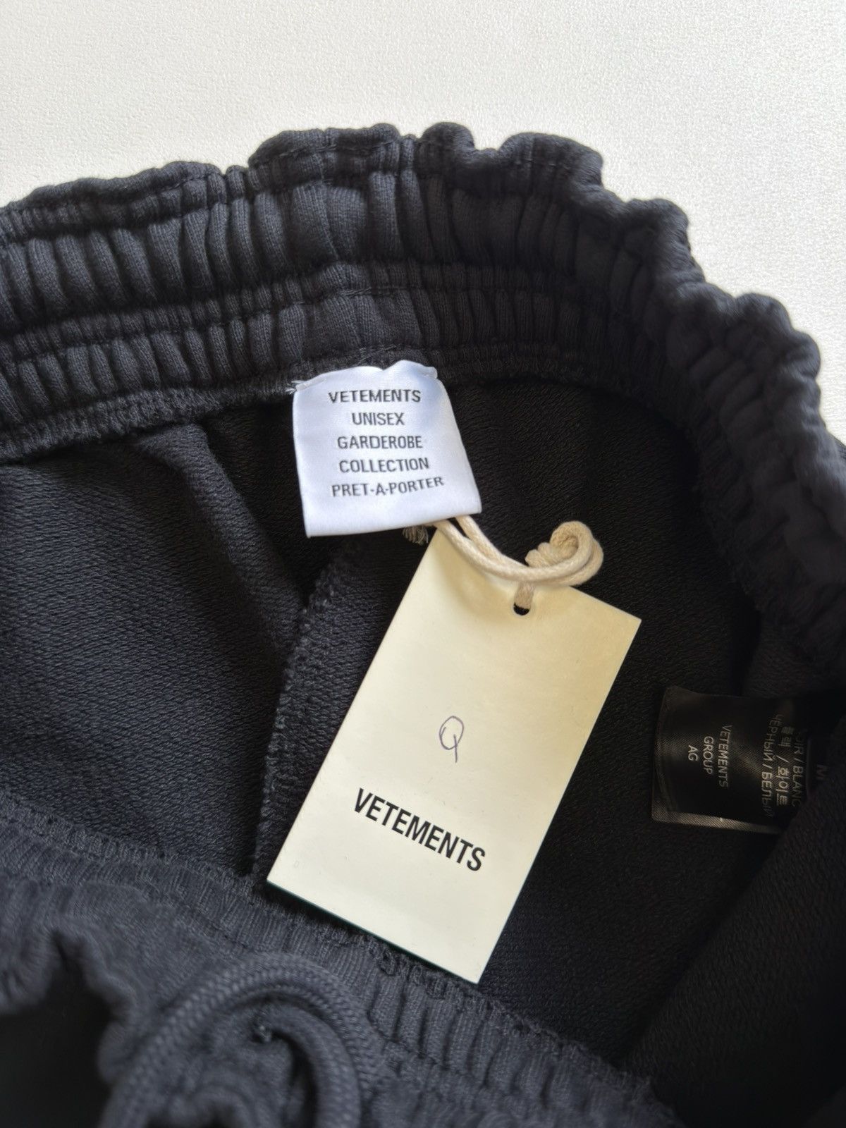 Vetements ‘Anarchy’ Print Black Raw Hem Shorts Size US 32 / EU 48 - 4 Thumbnail