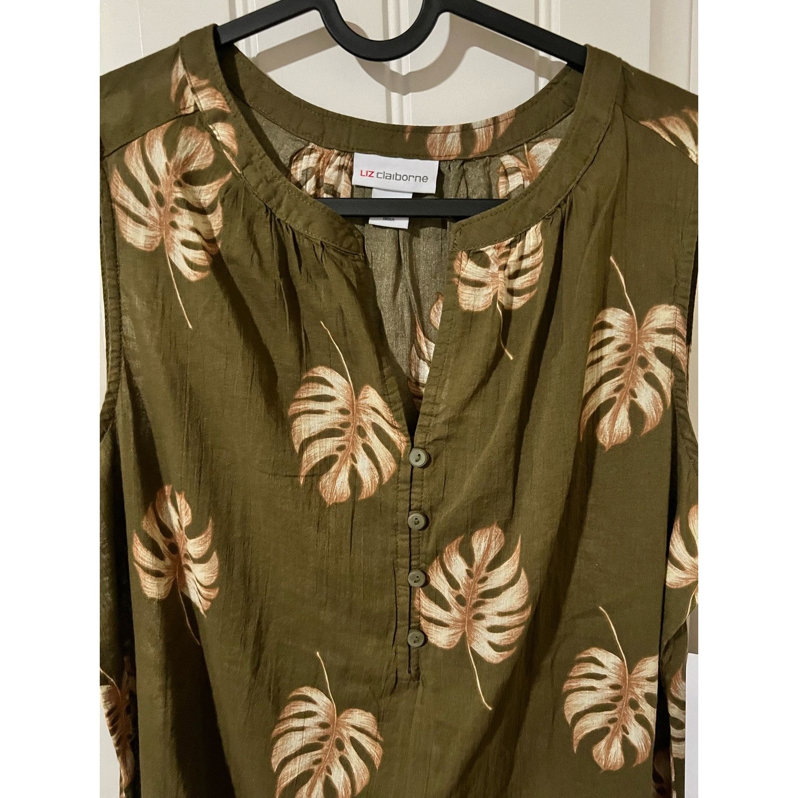 Liz Claiborne Sleeveless Y Neck Woven Olive Grove Leaf Floral Blouse Top S Size S / US 4 / IT 40 - 6 Thumbnail