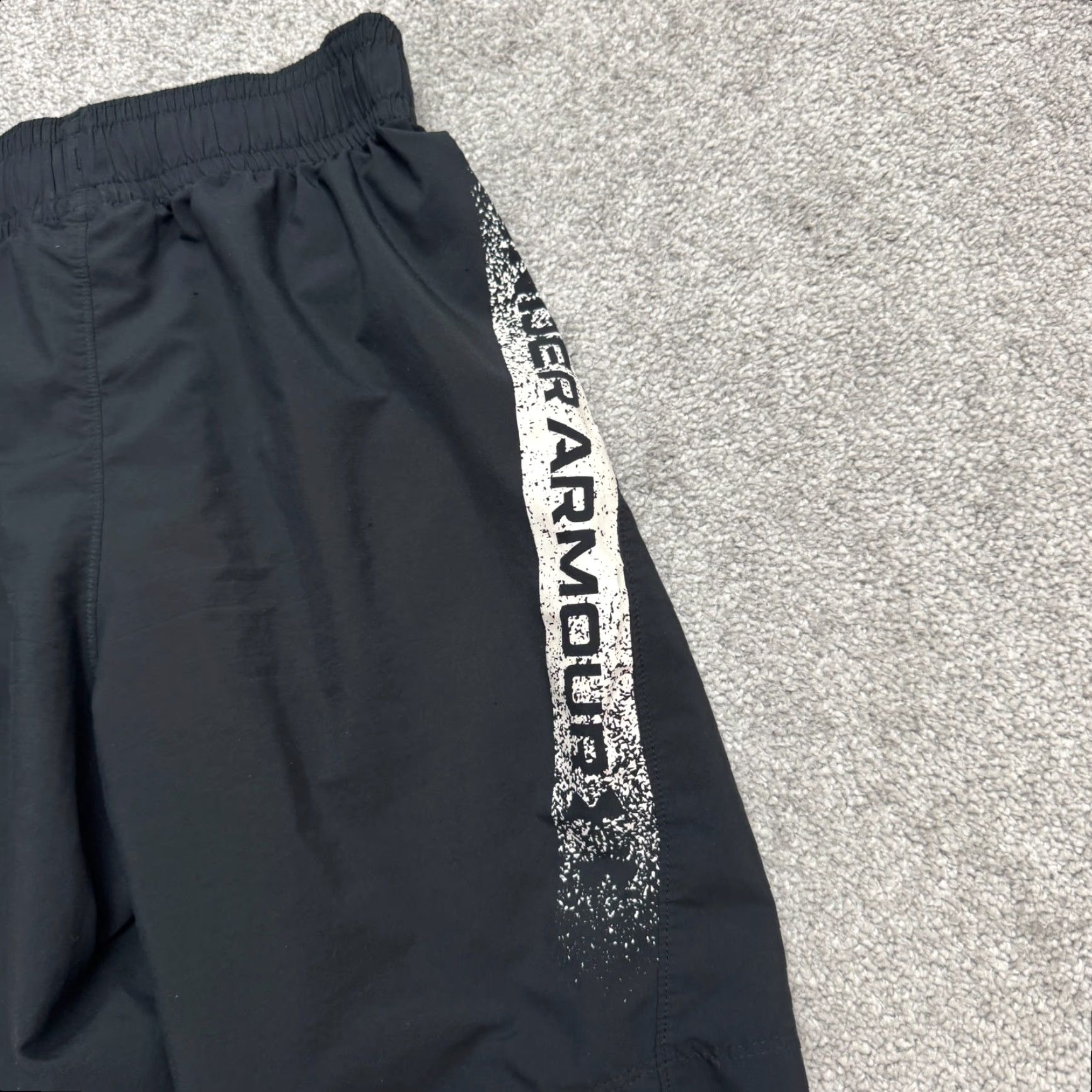 Under Armour Under Armour Shorts Mens Small Black White Graphic Elastic Waist Active Size US 29 - 3 Thumbnail