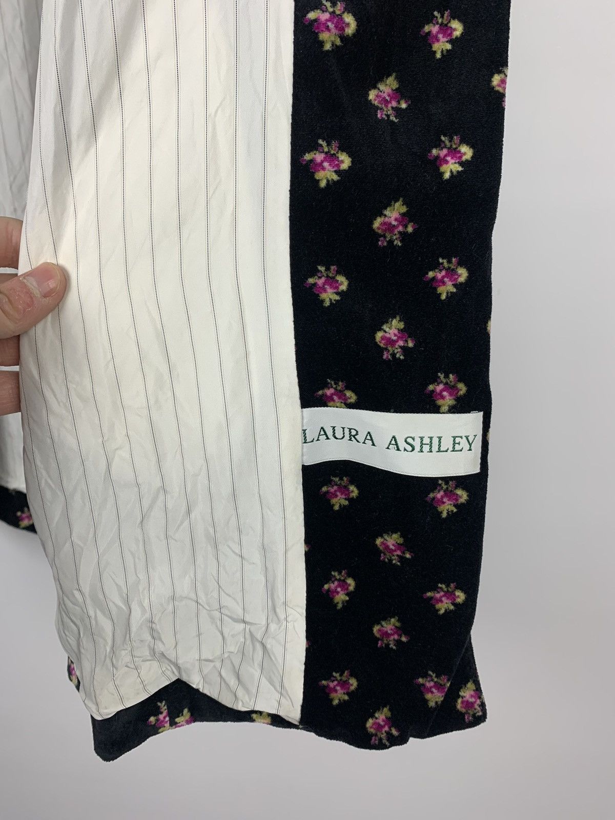 Laura Ashley Vintage Laura Ashley Floral Velour Coat Ladies Sz UK12 Size M / US 6-8 / IT 42-44 - 7 Thumbnail