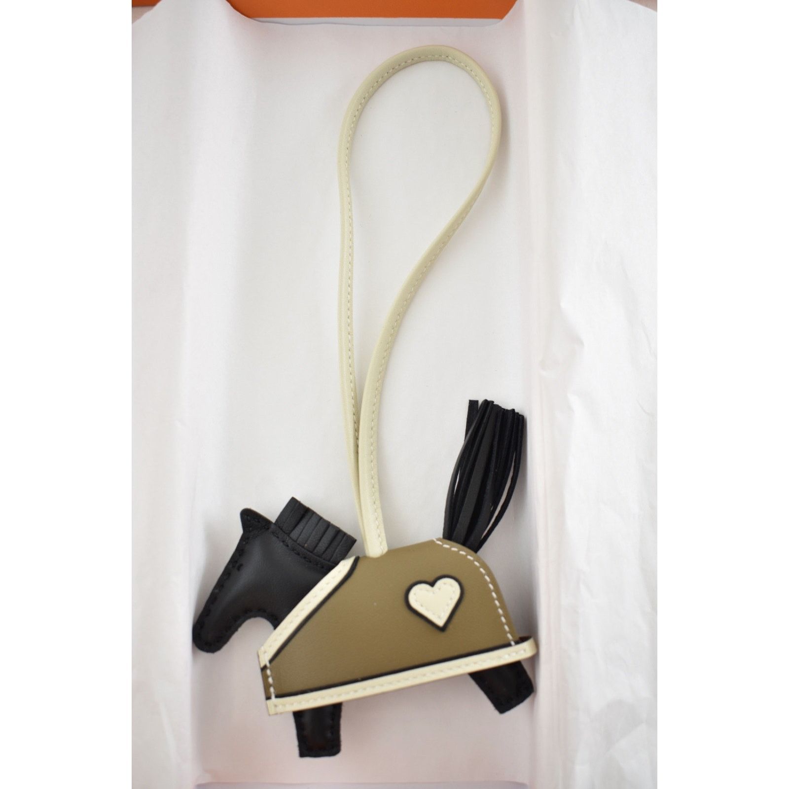 Hermes Hermes Horse Rodeo Coeur PM Heart Black Etoupe Leather Charm Size ONE SIZE - 5 Thumbnail