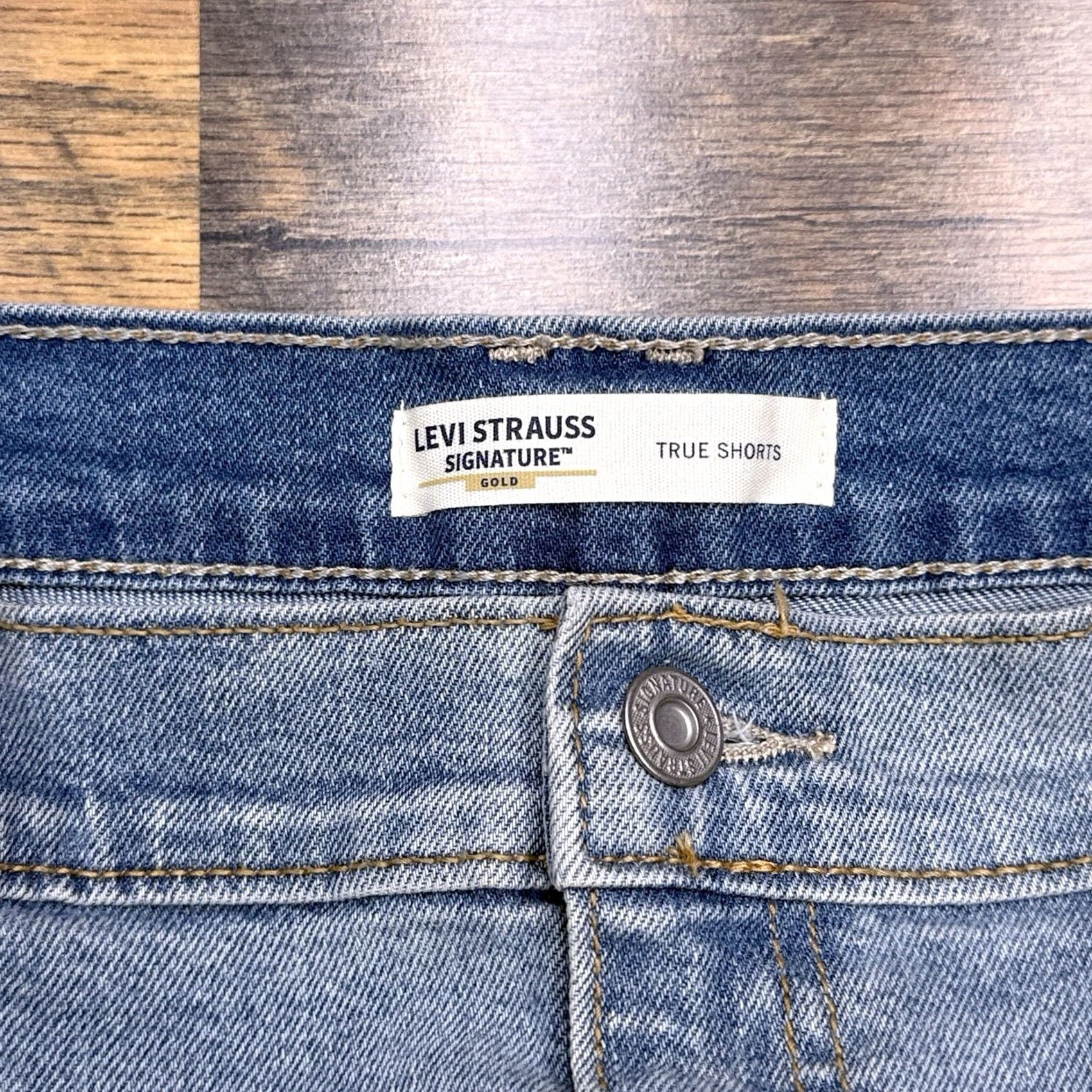 Vintage Levis Signature by Levi Strauss & Co. True Shorts 22 W36 High Rise 3.5 Inseam Denim Blue 5-Pocket Logo Ladies Regular Stretch Cut-Off New Size 40" / US 18 - 5 Thumbnail