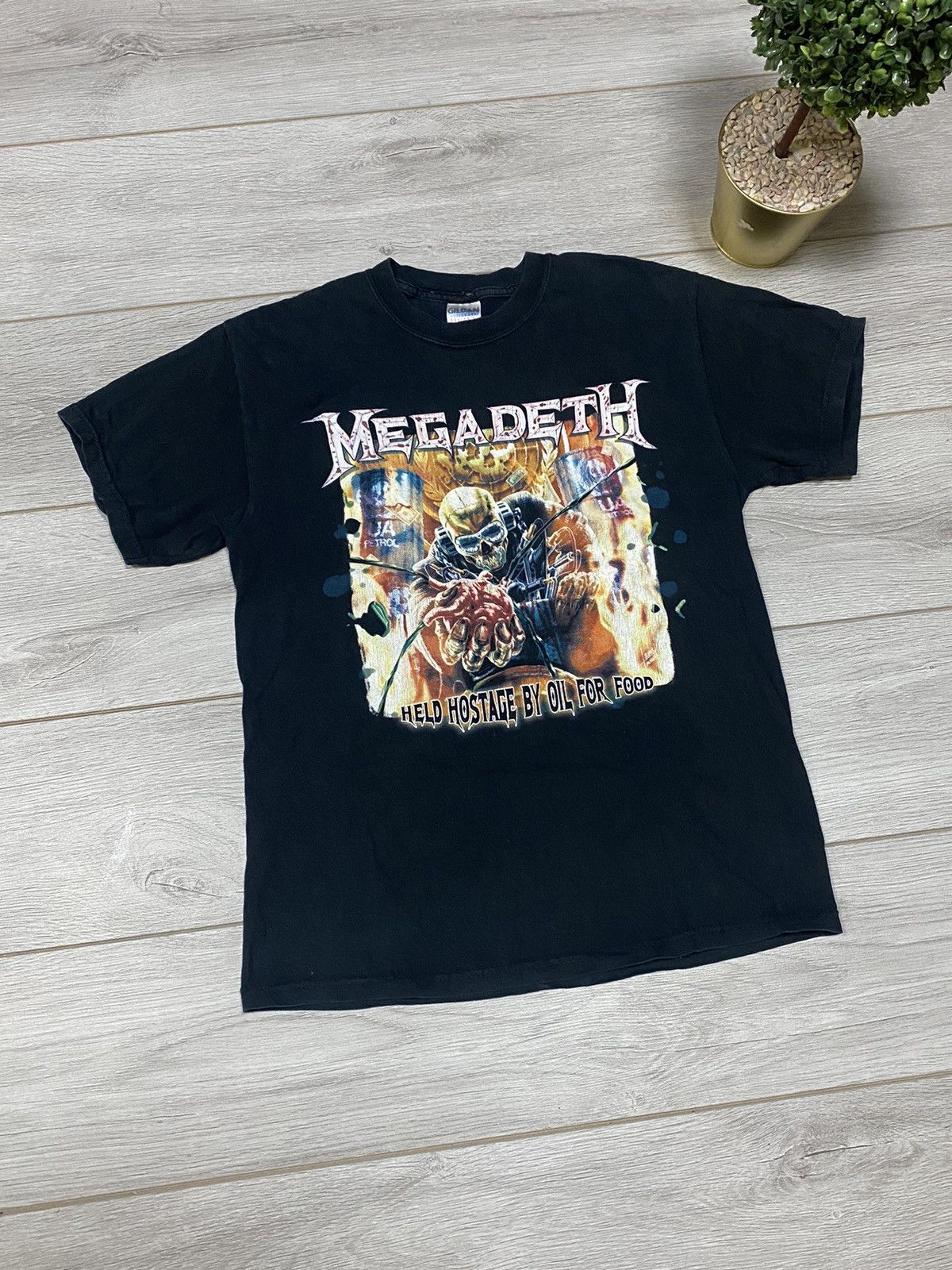 Band Tees Megadeth 2007 vintage tour t-shirt Held hostage by oil Size US M / EU 48-50 / 2 - 4 Thumbnail
