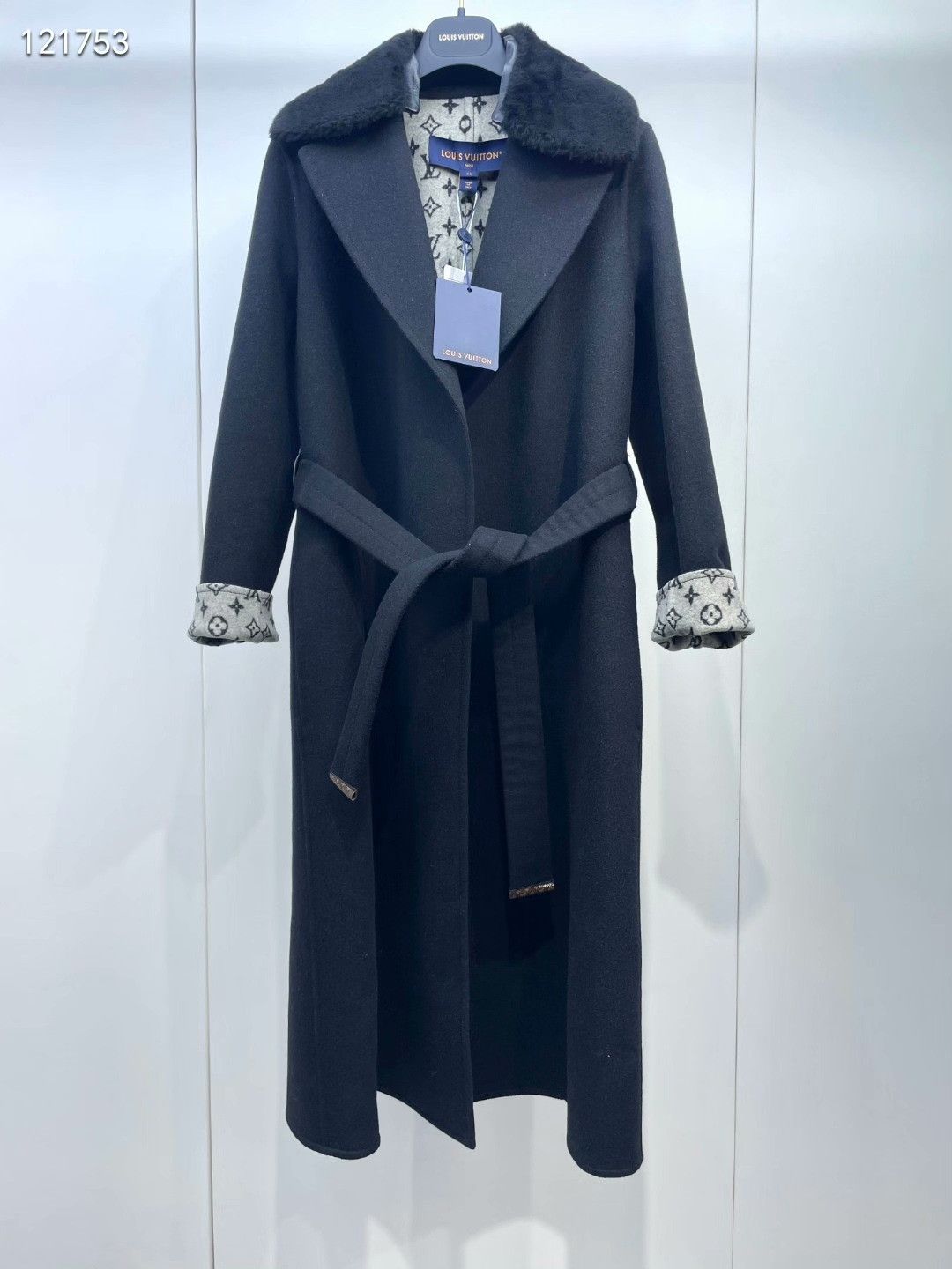 Louis Vuitton LV Black Fur Collar Belted Coat Size XXS / US 00 / IT 34 - 1 Thumbnail