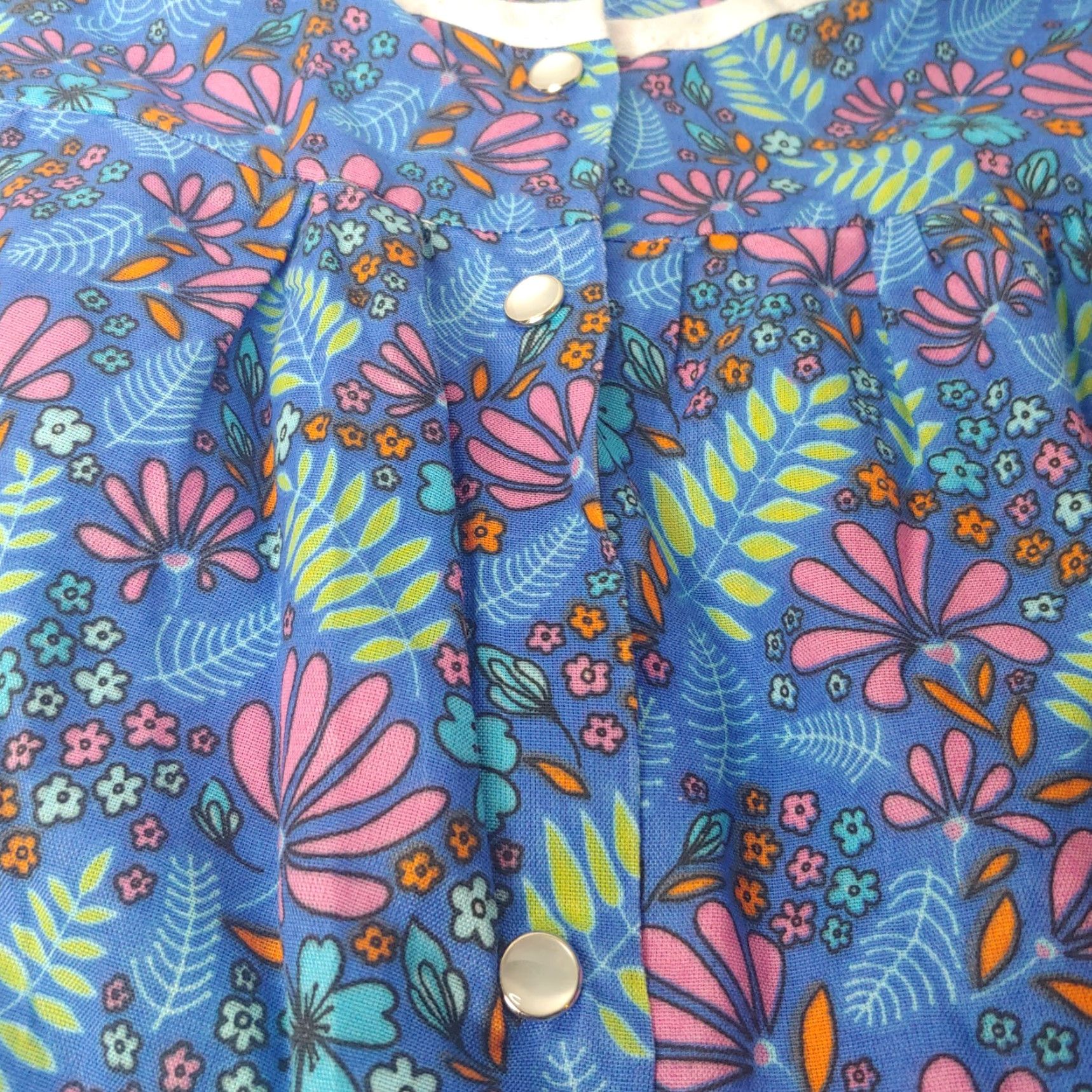 Vintage CW Classics Smock Women Medium Blue Pink Floral Sleeveless Pearl Snap Workwear Size M / US 6-8 / IT 42-44 - 4 Thumbnail