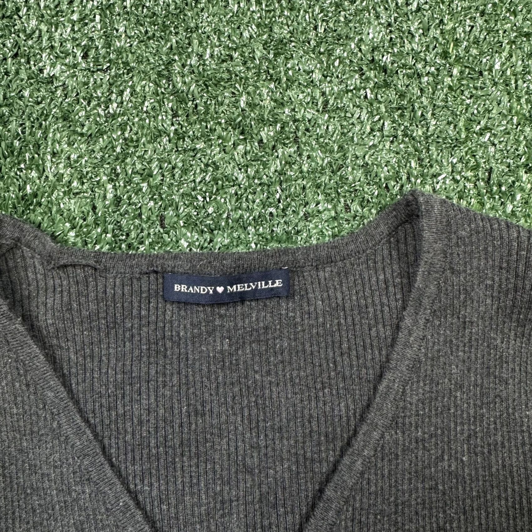Brandy Melville Brandy Melville Women's Gray Cropped Long Sleeve Casual Shirt Size M Size M / US 6-8 / IT 42-44 - 3 Thumbnail