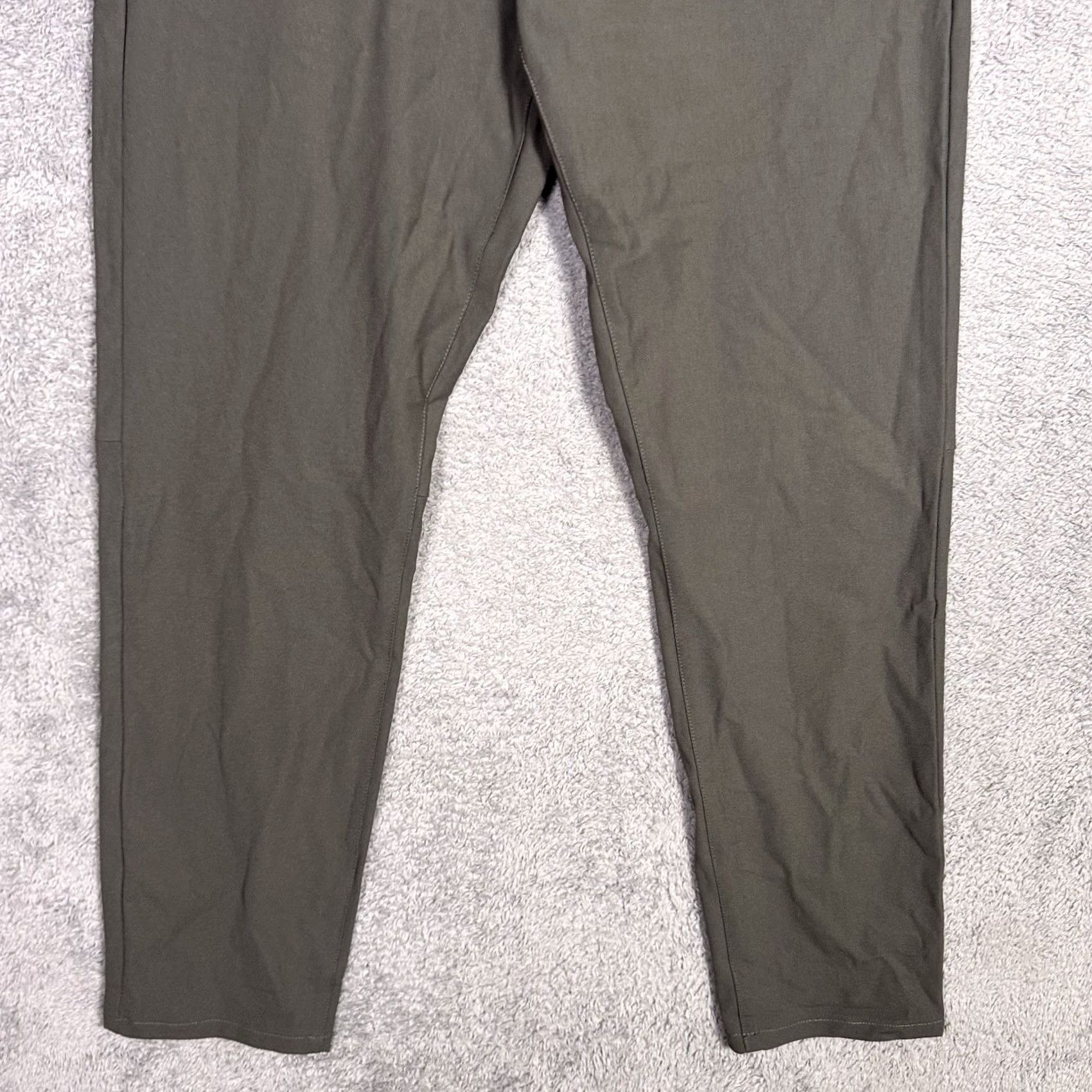 UES Clothing Cuts AO Pant Men Slim Fit Slate Tech Chino 33x32 Versaknit 33/32 MB10142VCM Size US 33 - 3 Thumbnail