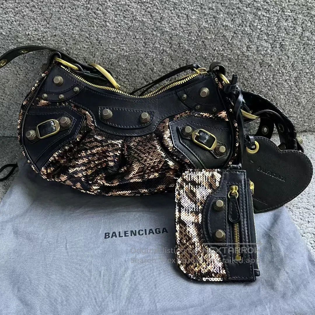 Balenciaga Balenciaga Golden scales The locomotive makes dumplings... Size ONE SIZE - 1 Thumbnail