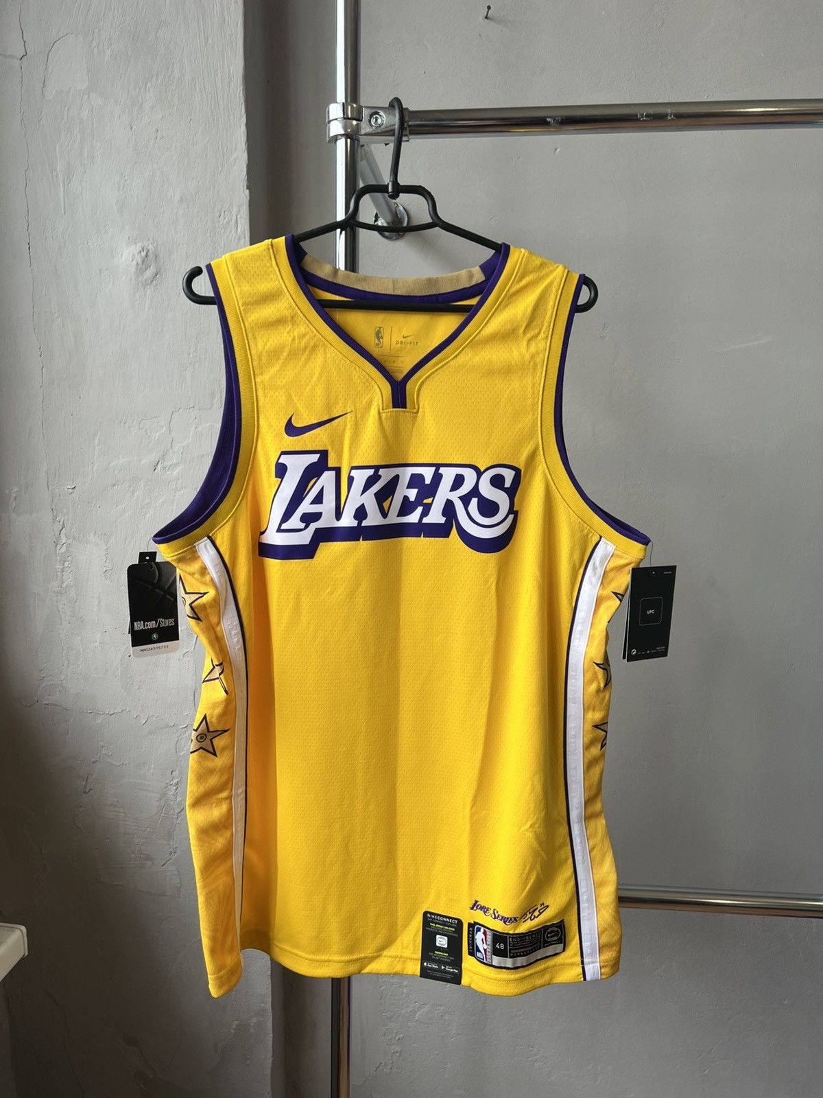 Nike NWT 2019 LOS ANGELES LAKERS NIKE BASKETBALL CITY JERSEY Size US L / EU 52-54 / 3 - 2 Thumbnail