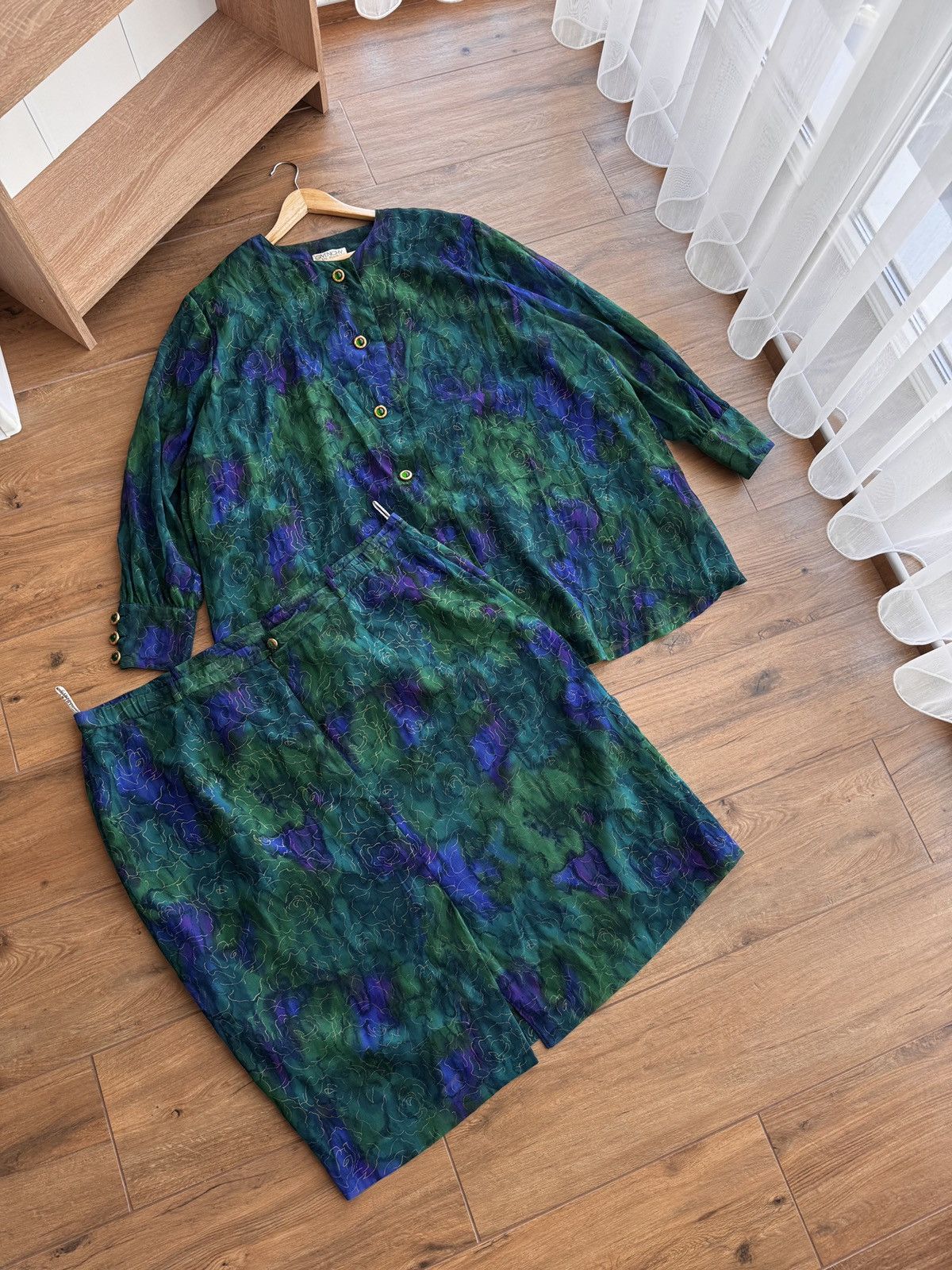 Givenchy × Vintage Vintage Givenchy En Plus Luxury Light Green Top Skirt Set Size 30" / US 8 / IT 44 - 6 Thumbnail