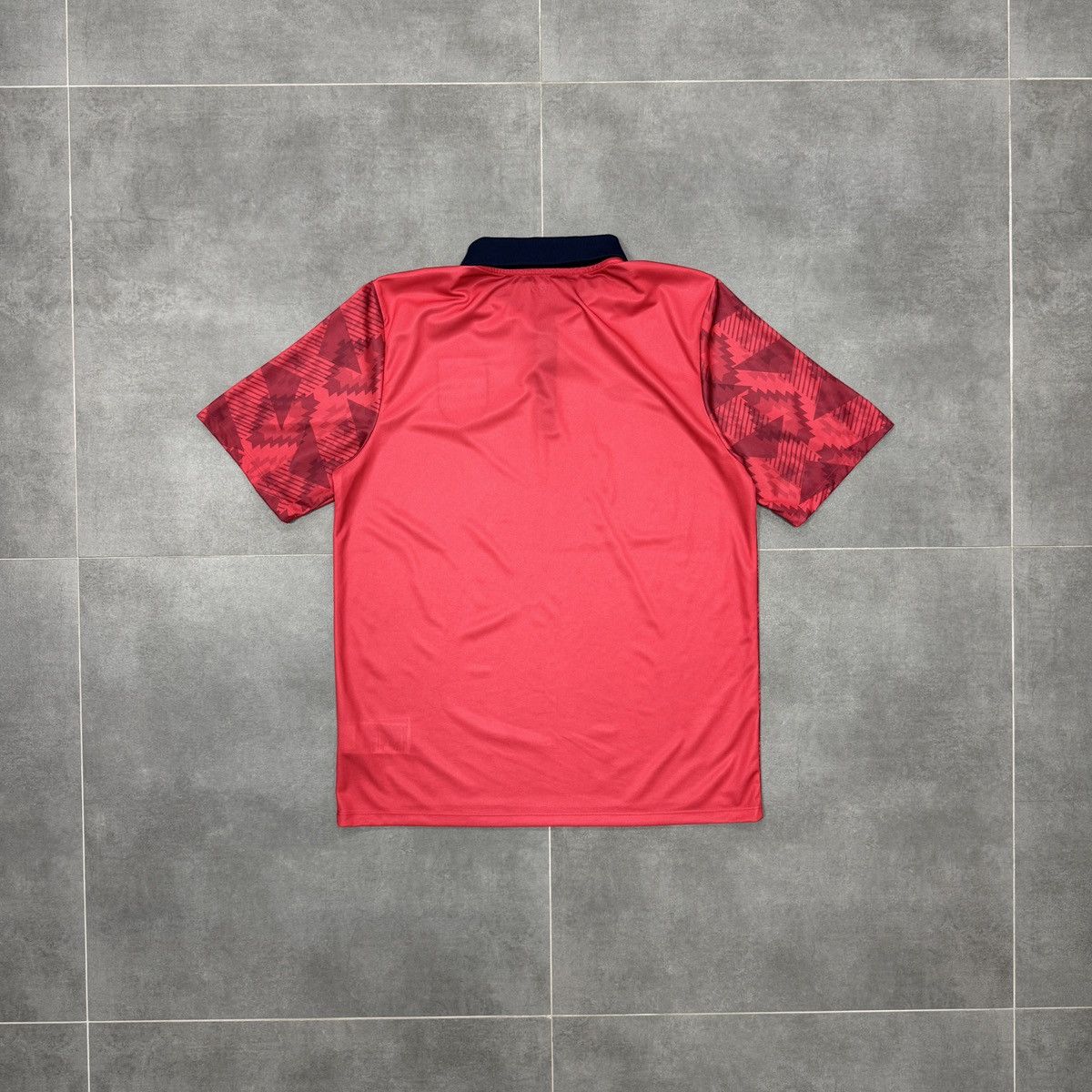 Umbro Umbro England National Team 2018 Retro Soccer Jersey Size L Size US L / EU 52-54 / 3 - 16 Thumbnail