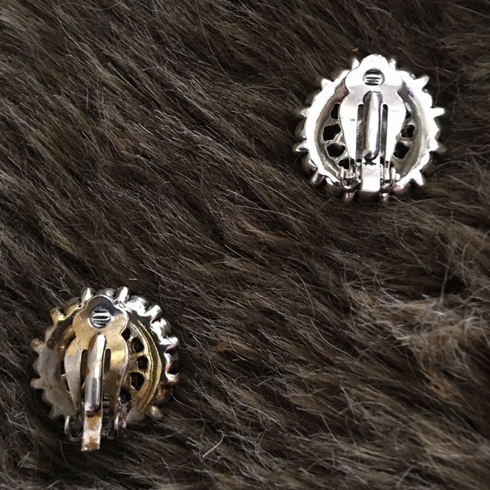 Vintage Vintage 70s golden pearl jeweled clip earrings Size ONE SIZE - 3 Thumbnail