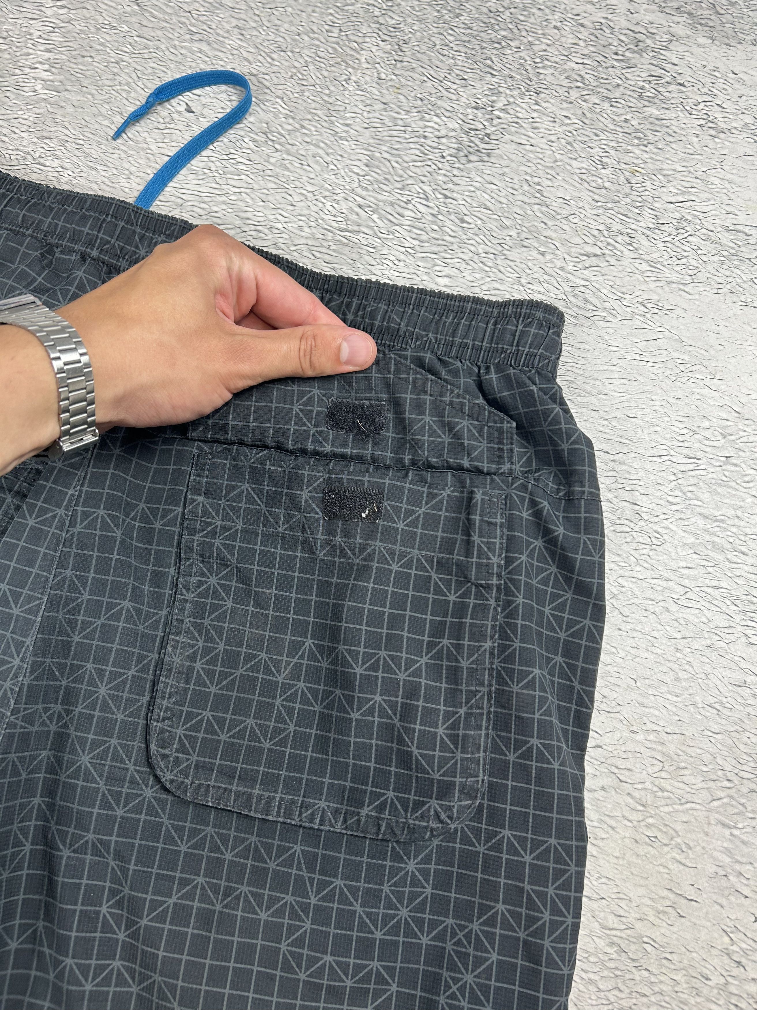 Nike Vintage Nike Cargo Shorts Nylon Track Parachute Drill y2k Size US 32 / EU 48 - 12 Thumbnail