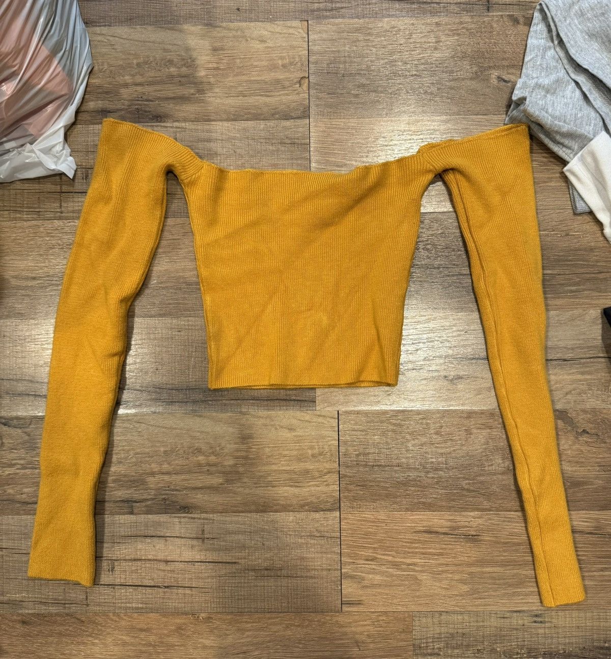 Forever 21 Off The Shoulder Crop Top Size S / US 4 / IT 40 - 1 Thumbnail