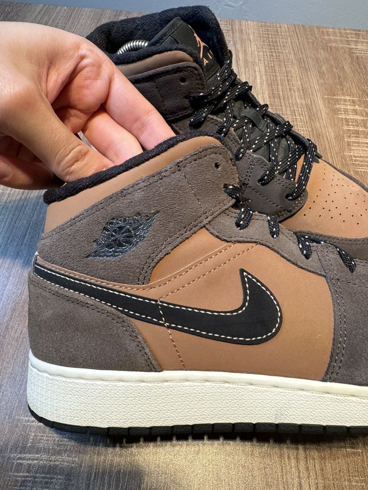 Jordan Brand Nike Air Jordan 1 Mid SE GS Earth Tone Youth Size Boys 7Y Size US 7 / EU 40 - 7 Thumbnail