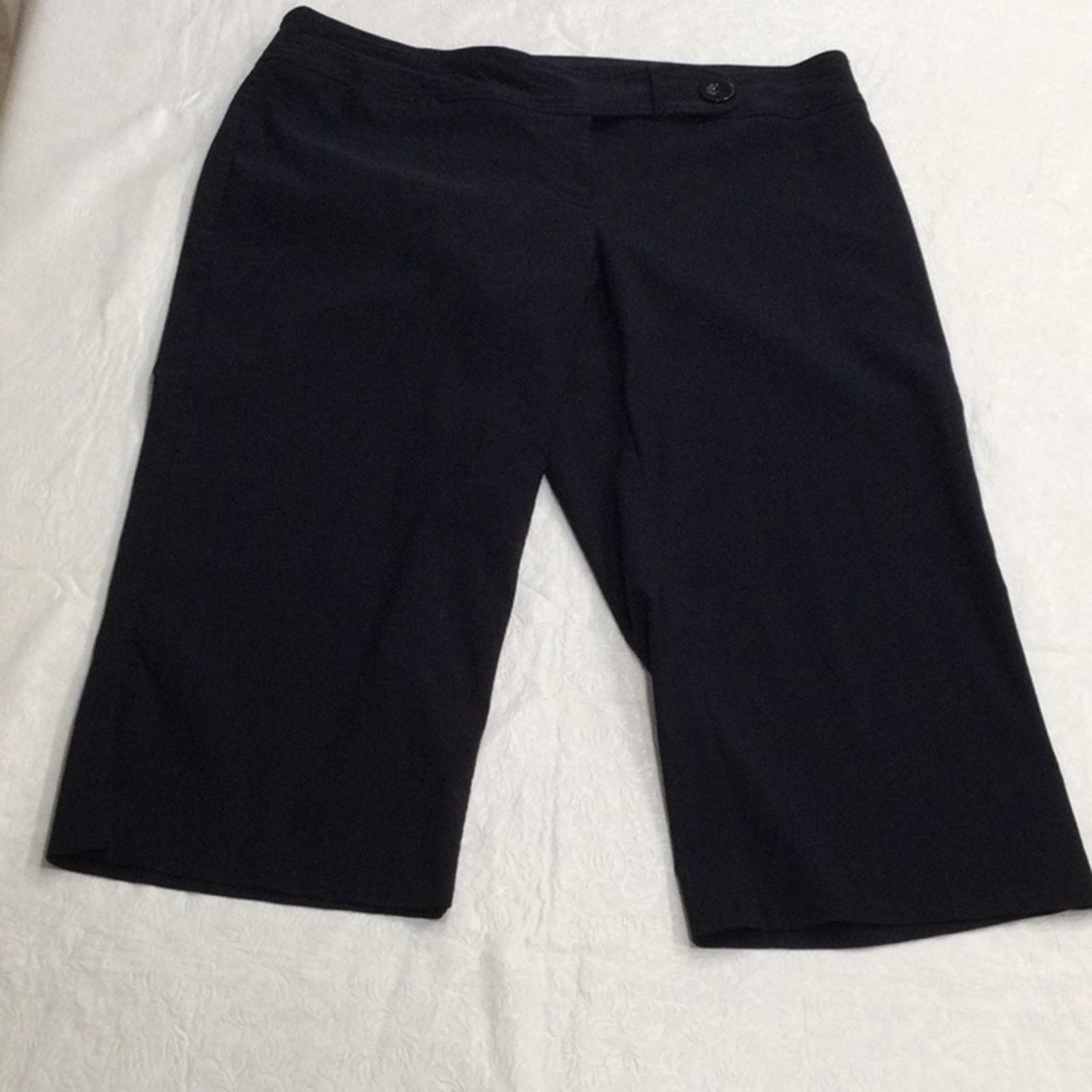 Other Lane Bryant Navy Button Back Pocket Cropped Capri Pant 16 Size 38" / US 16 / IT 52 - 1 Thumbnail